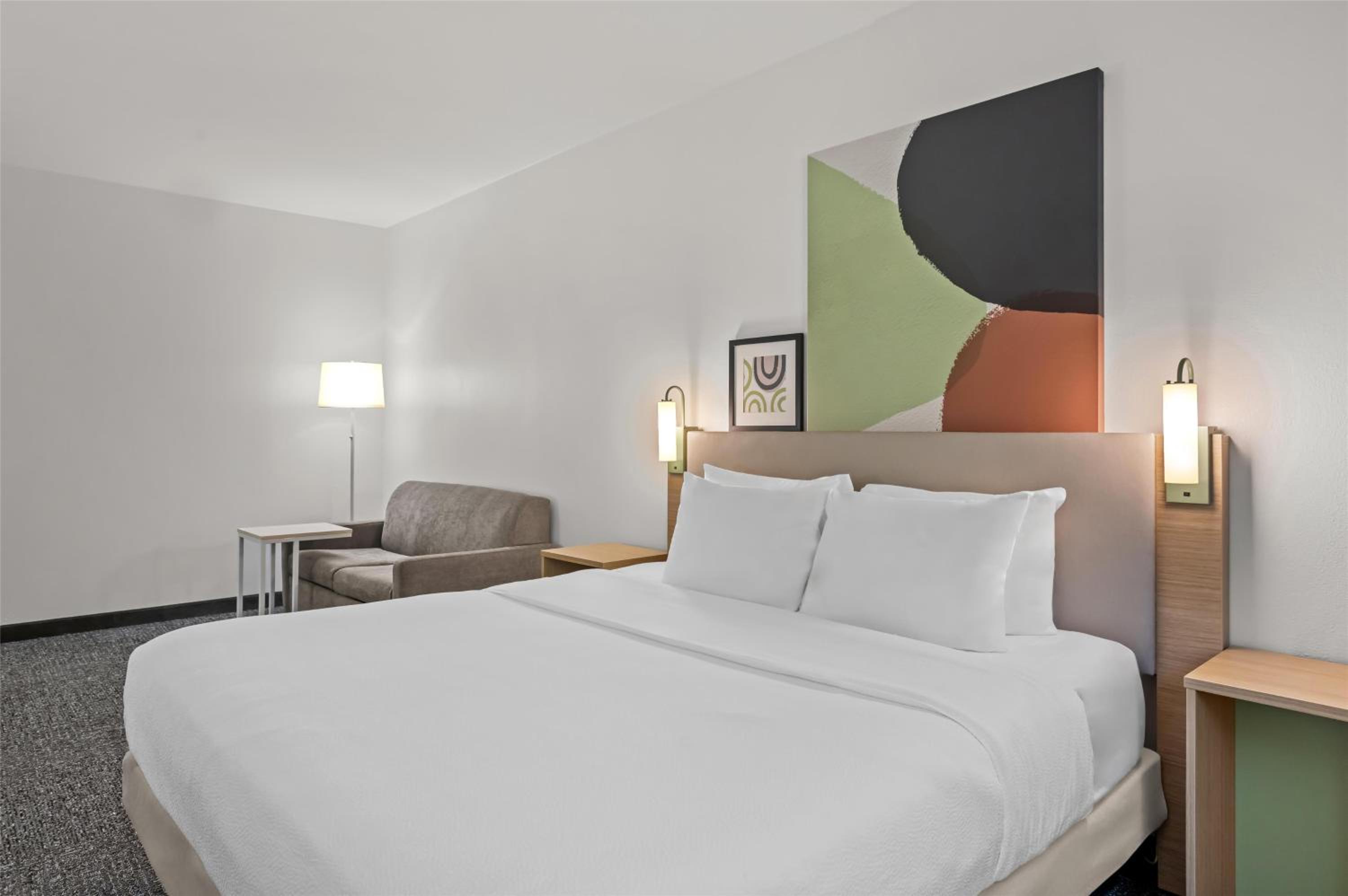 King Room with Sofa Bed - Non-Smoking - Photo 4