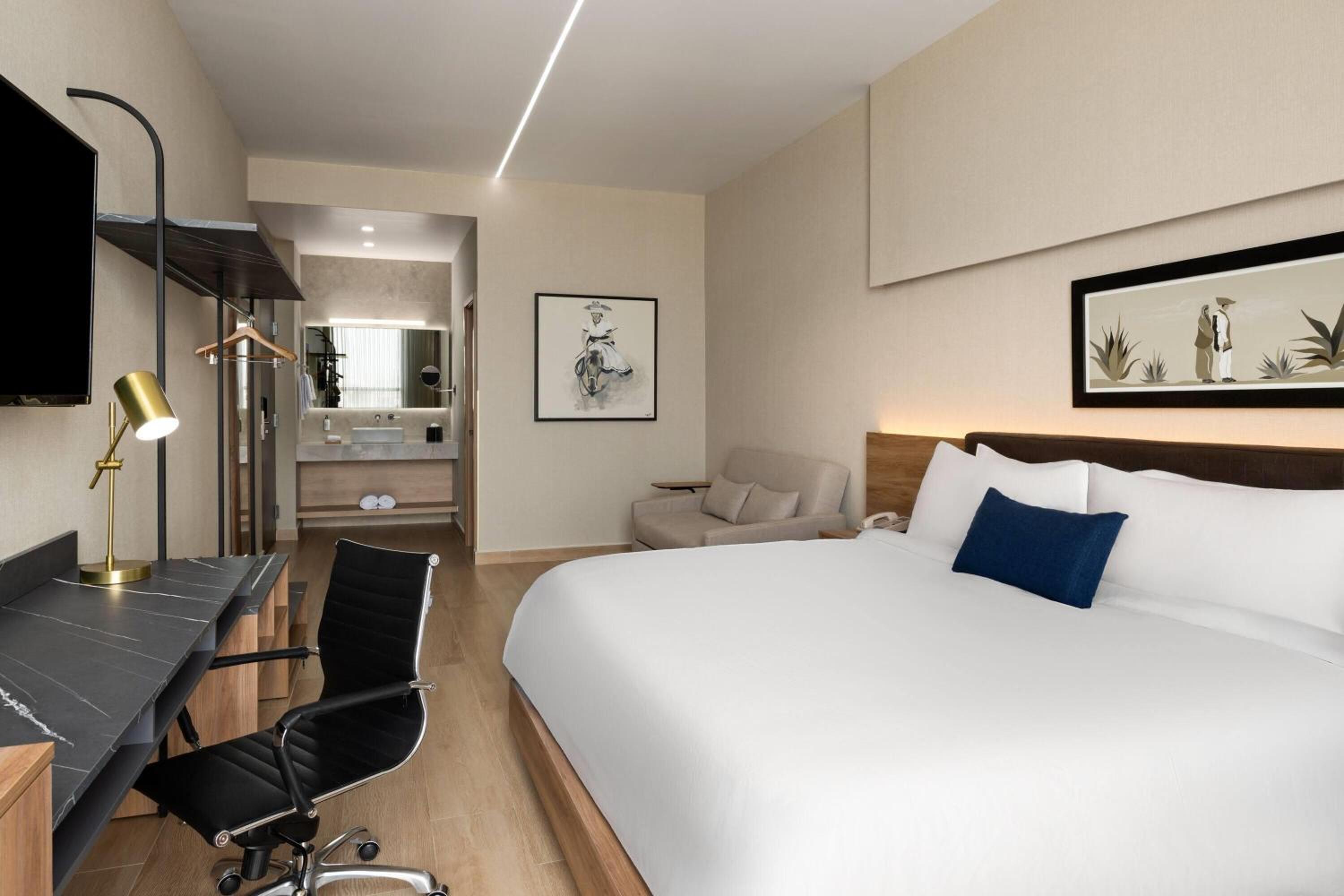 Family Room with One King Bed and Sofa Bed - Non-Smoking - Photo 2