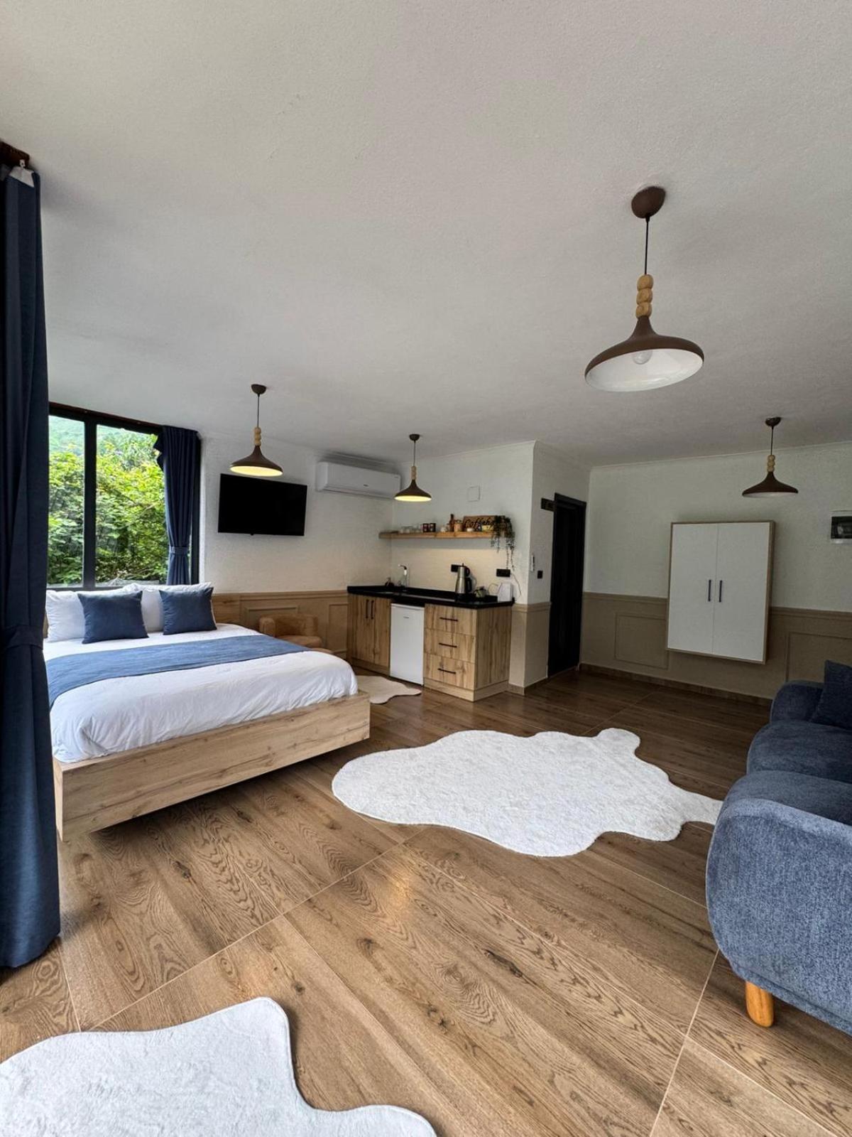 Deluxe King Room photo 3