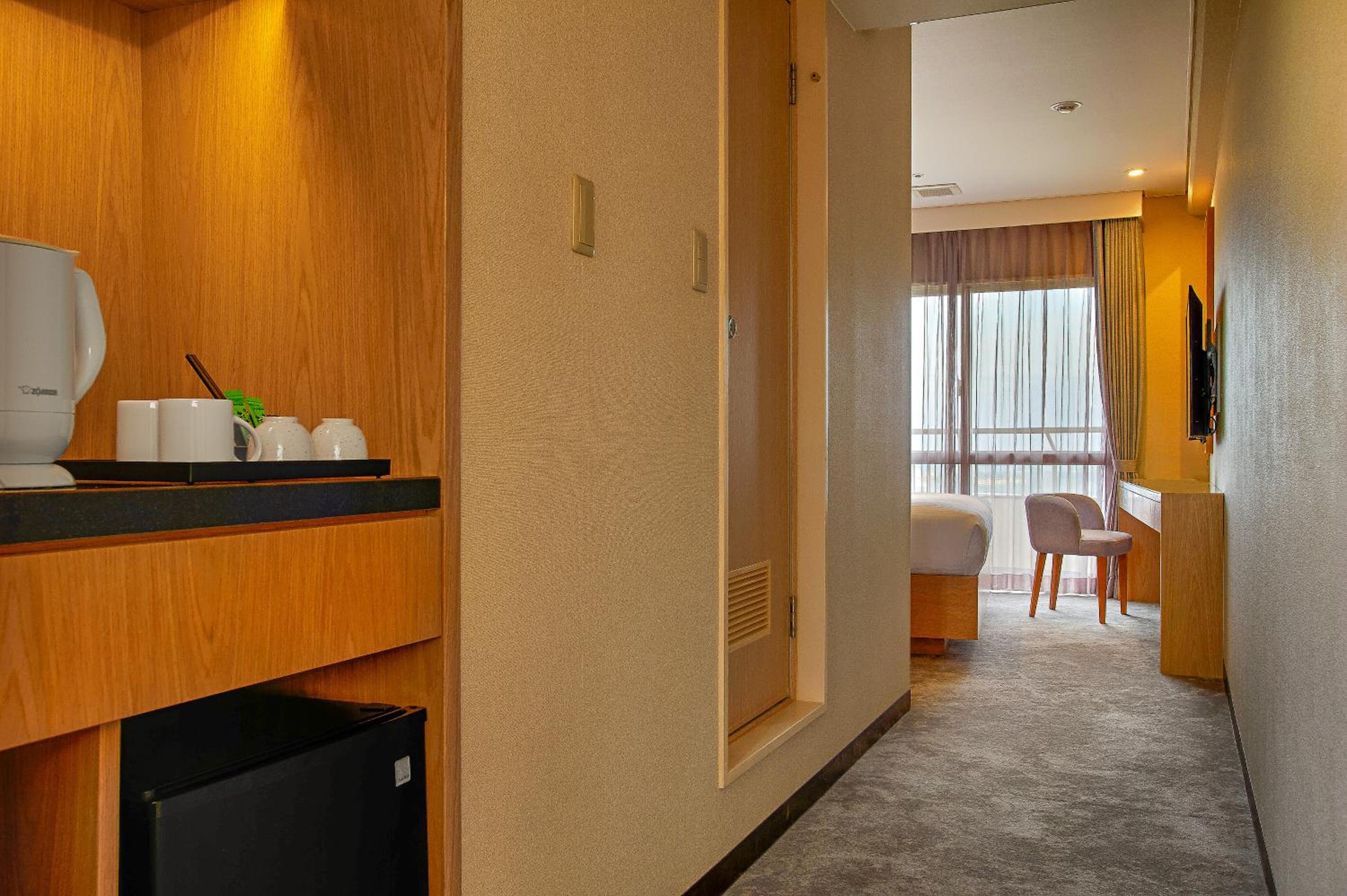 Standard King Room with Garden View - Photo 4