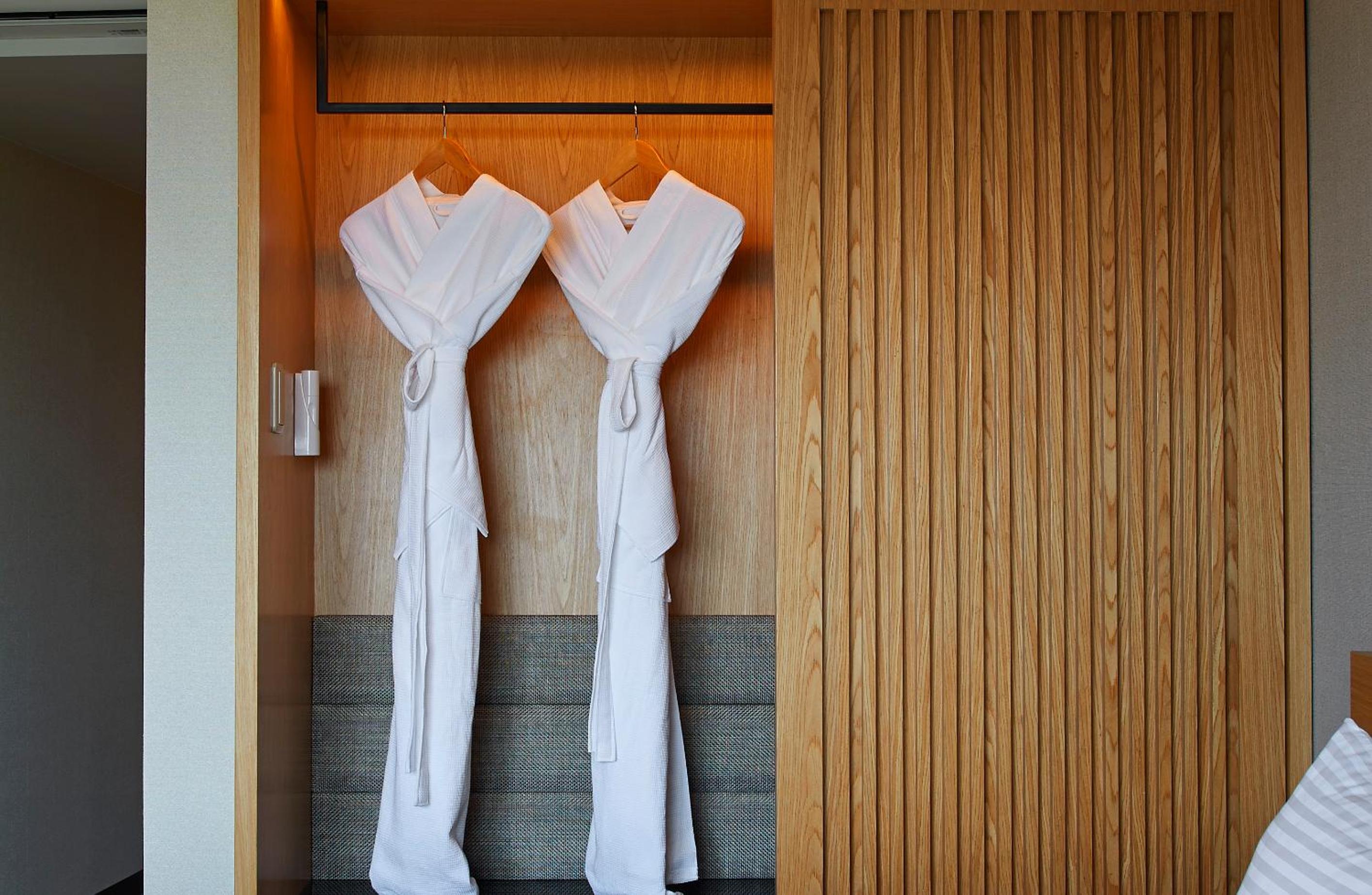 Standard King Room - Photo 4