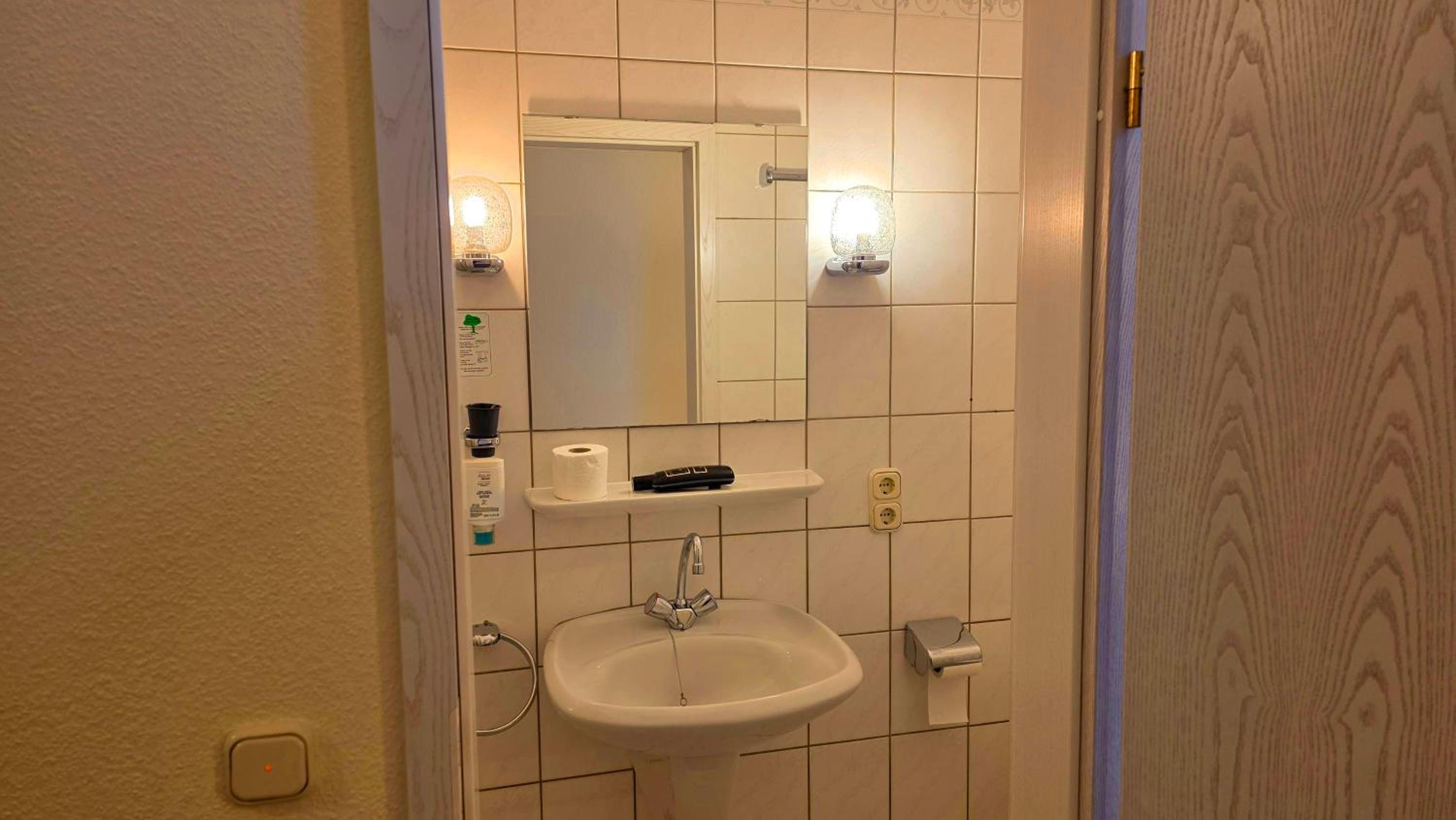 Single Room photo 2