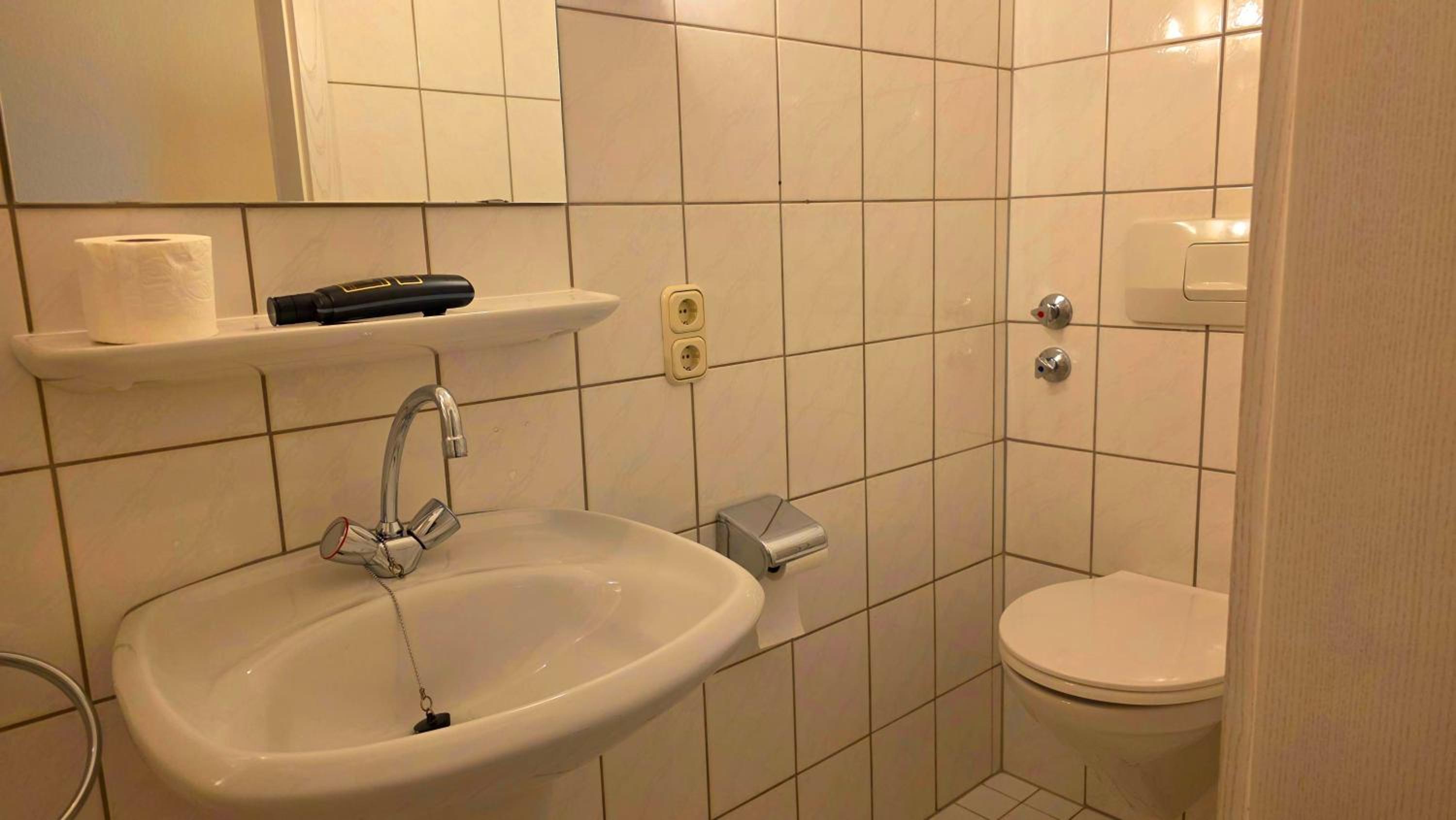 Single Room photo 3