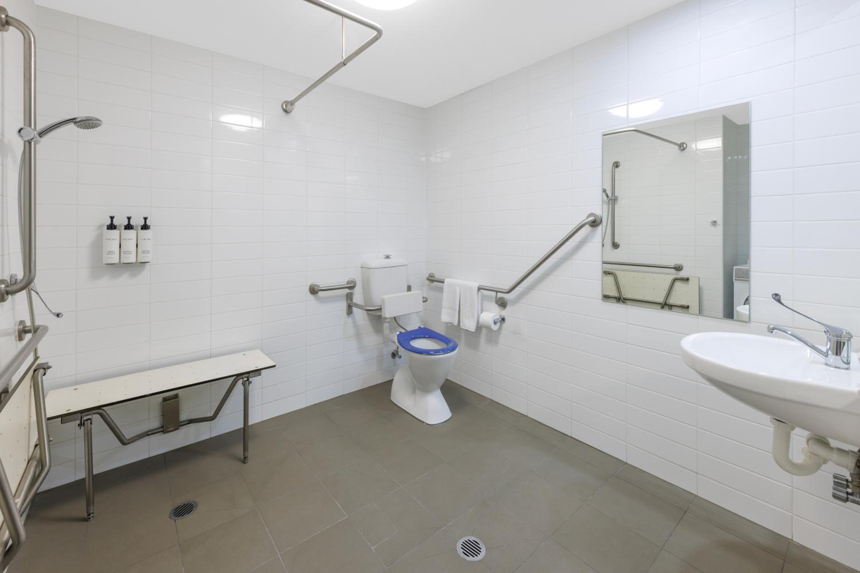 Studio Accessible Apartment photo 3