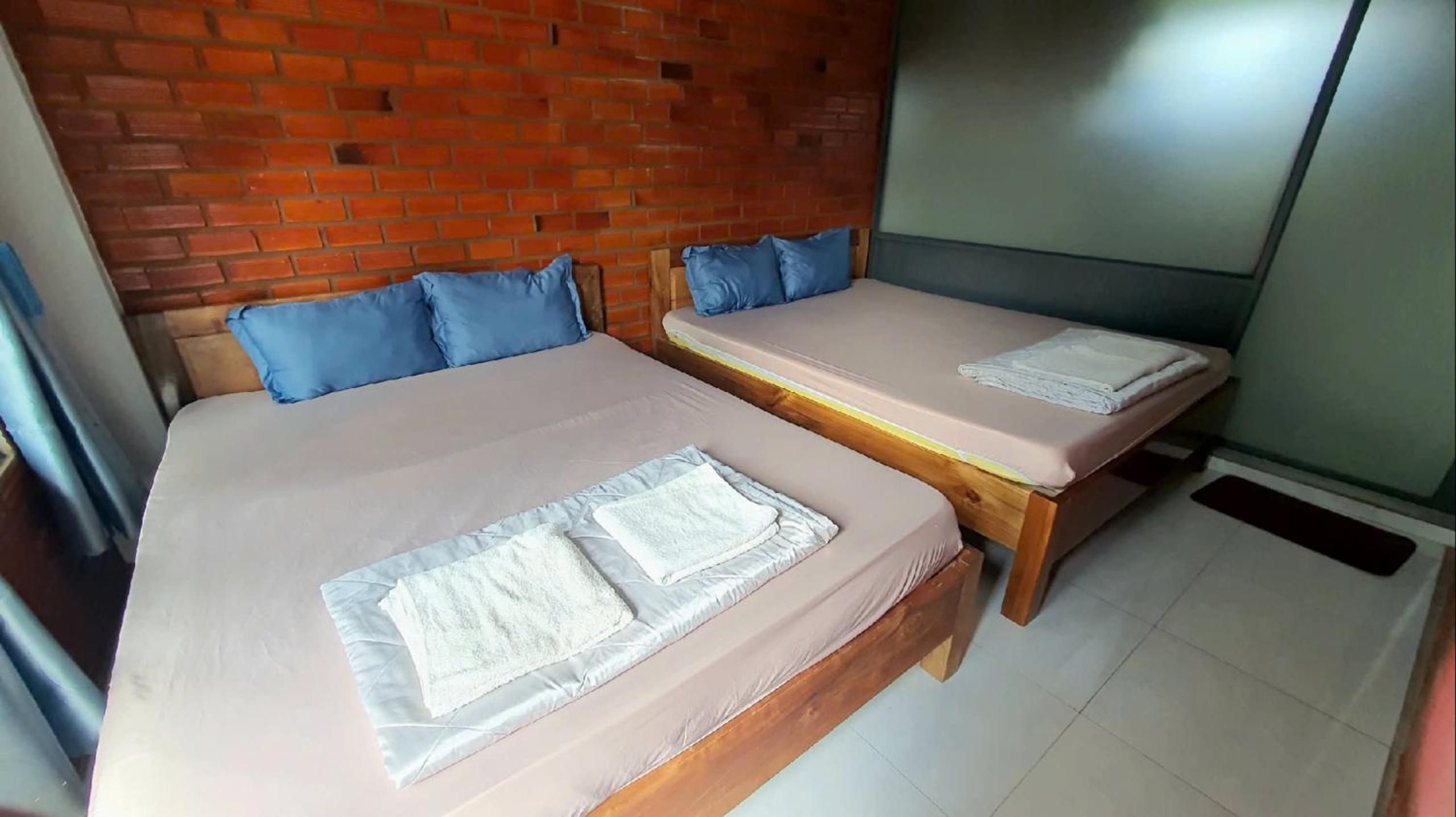 Quadruple Room with Private Bathroom photo 1