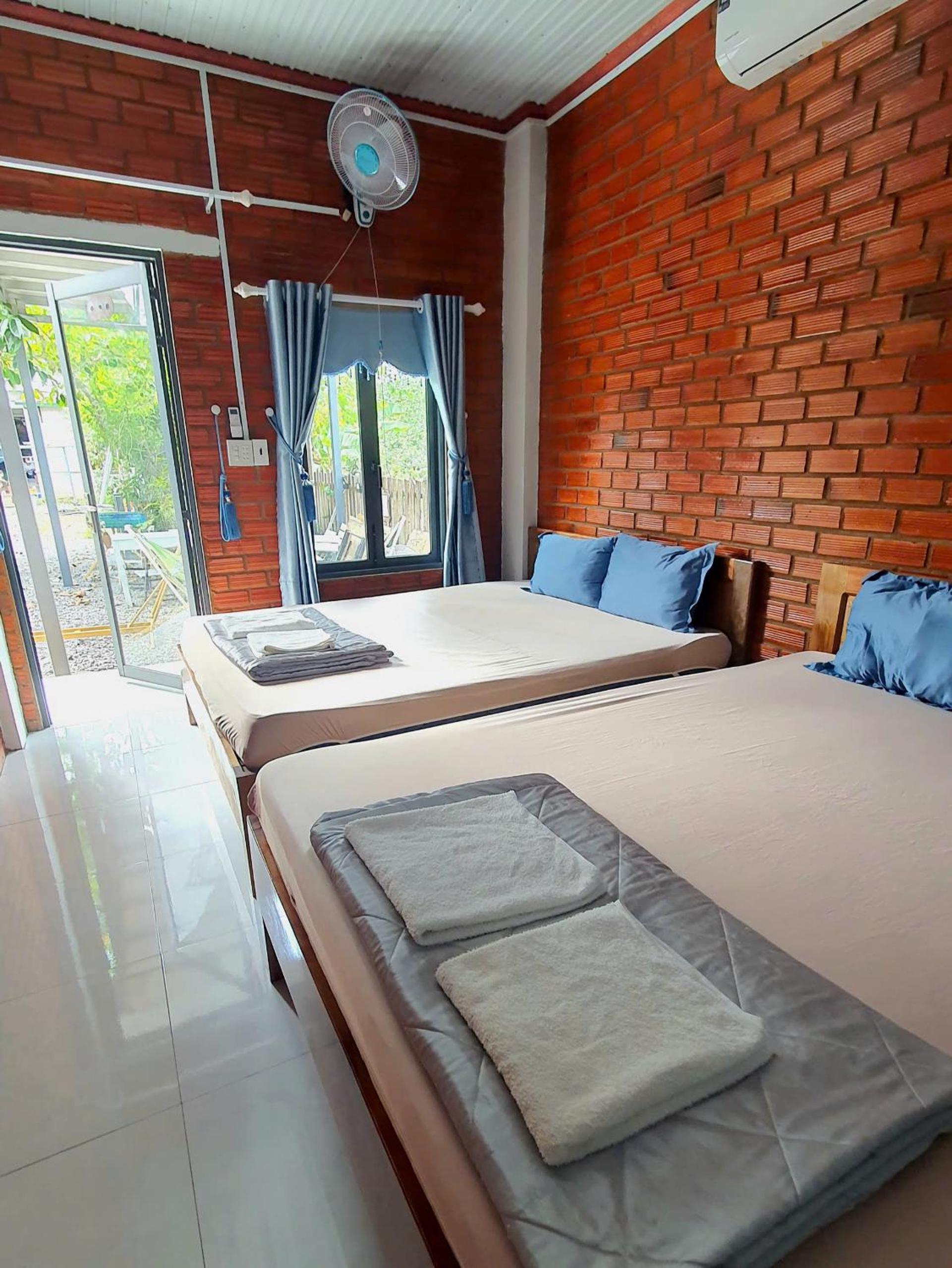 Quadruple Room with Private Bathroom photo 2