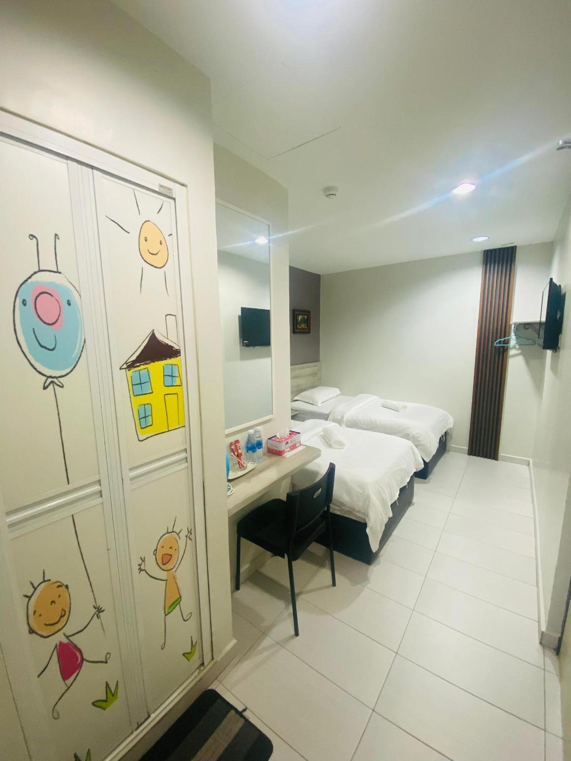 Standard Twin Room photo 2