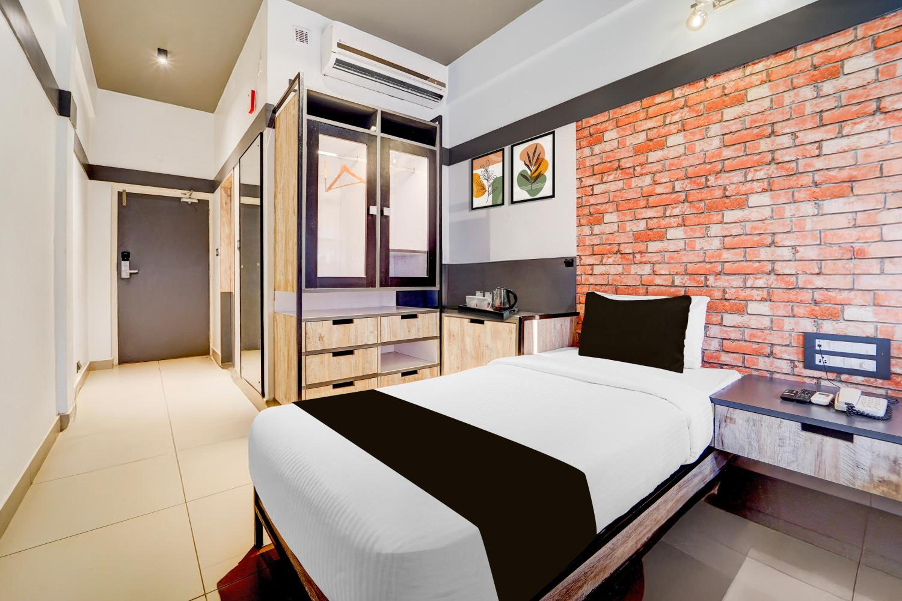 Triple Room with Bath photo 2