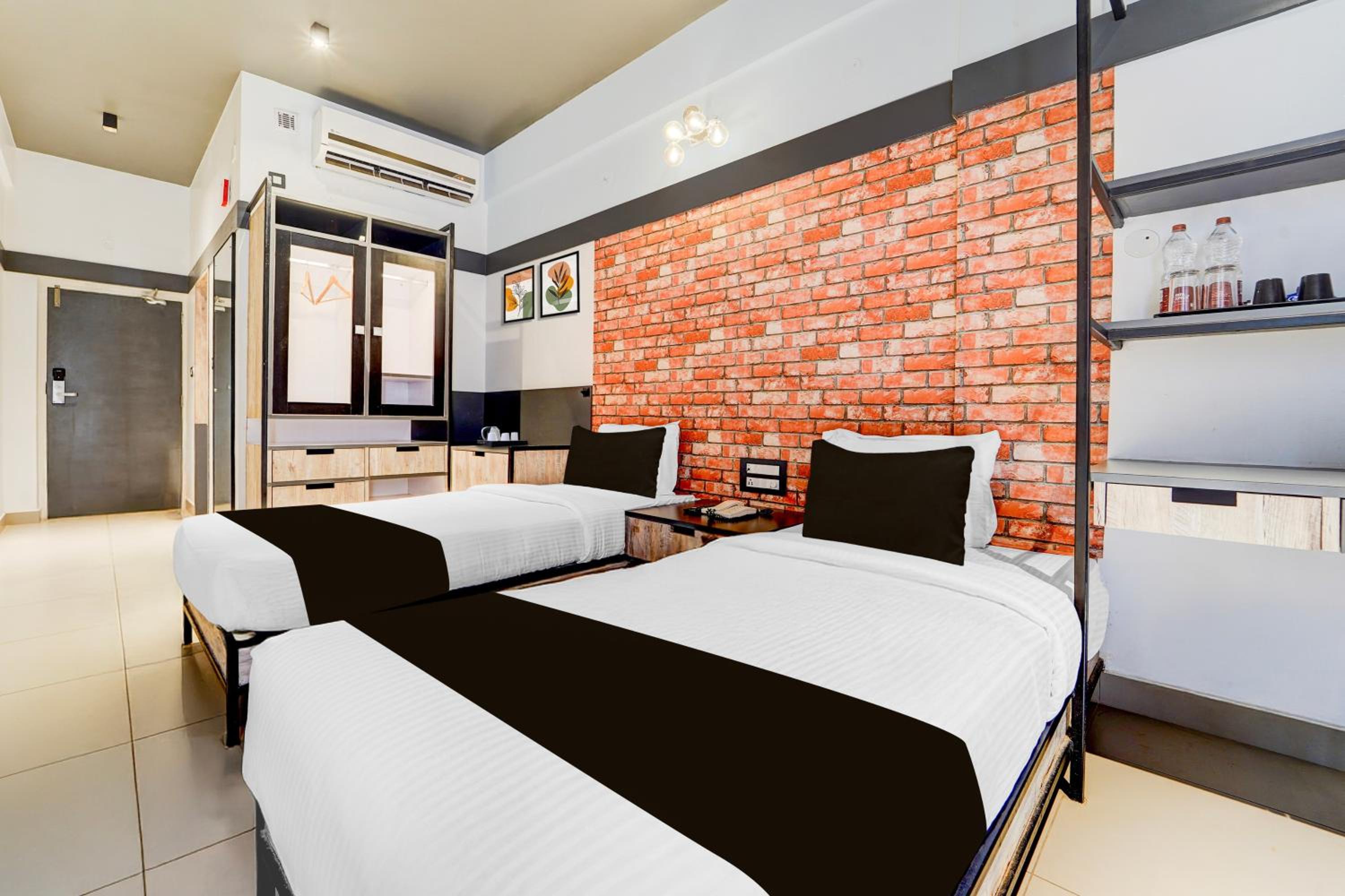 Comfort Triple Room with Shower photo 2