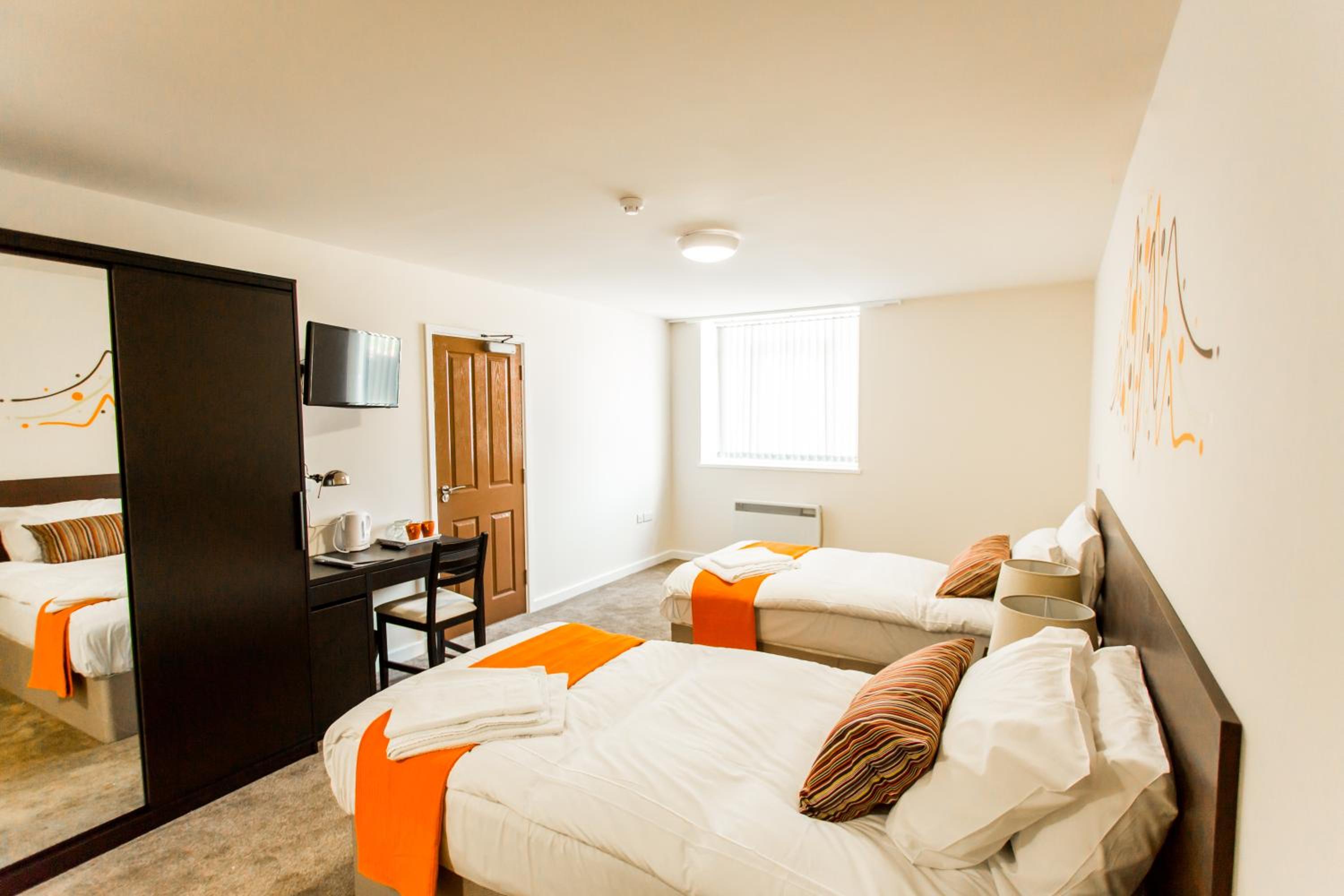 Twin Room with Private Bathroom - Photo 1
