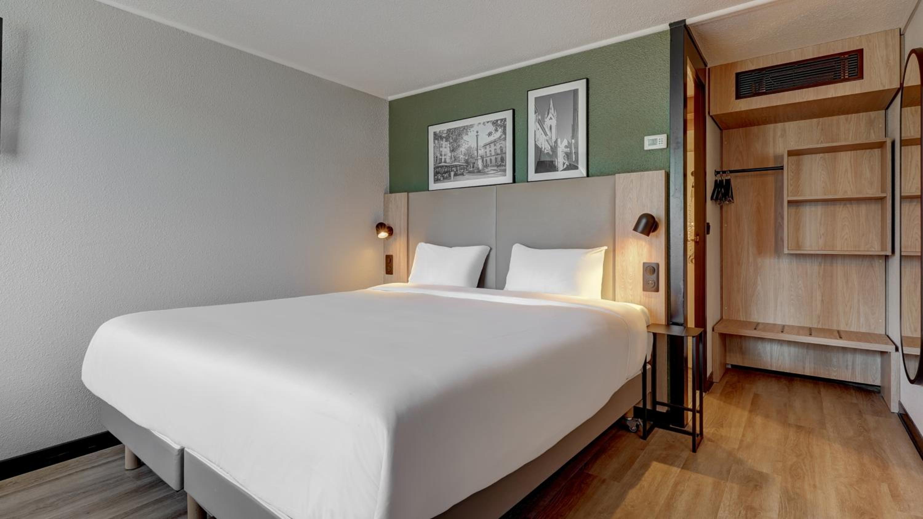 Standard Room - 1 Queen Bed - Photo 3