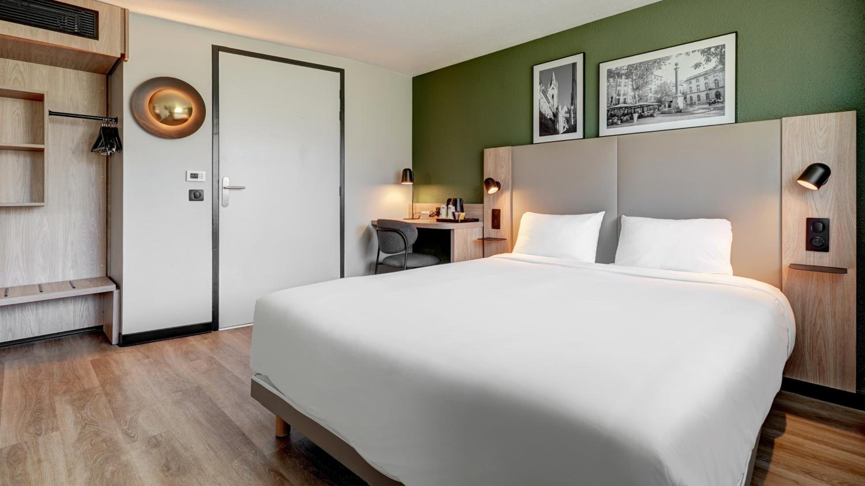 Standard Room - 1 Queen Bed - Photo 1