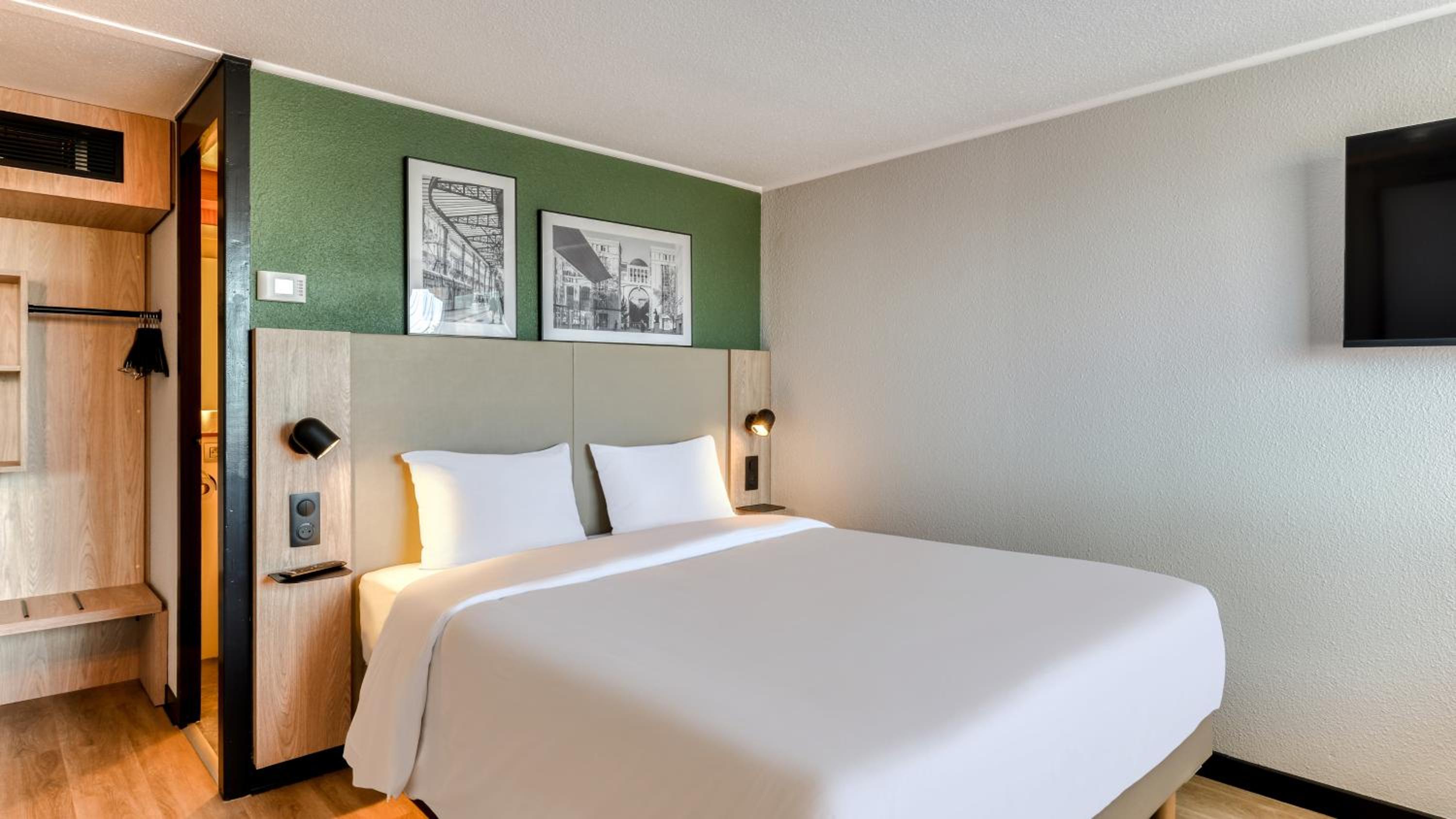 Standard Room - 1 Queen Bed - Photo 4