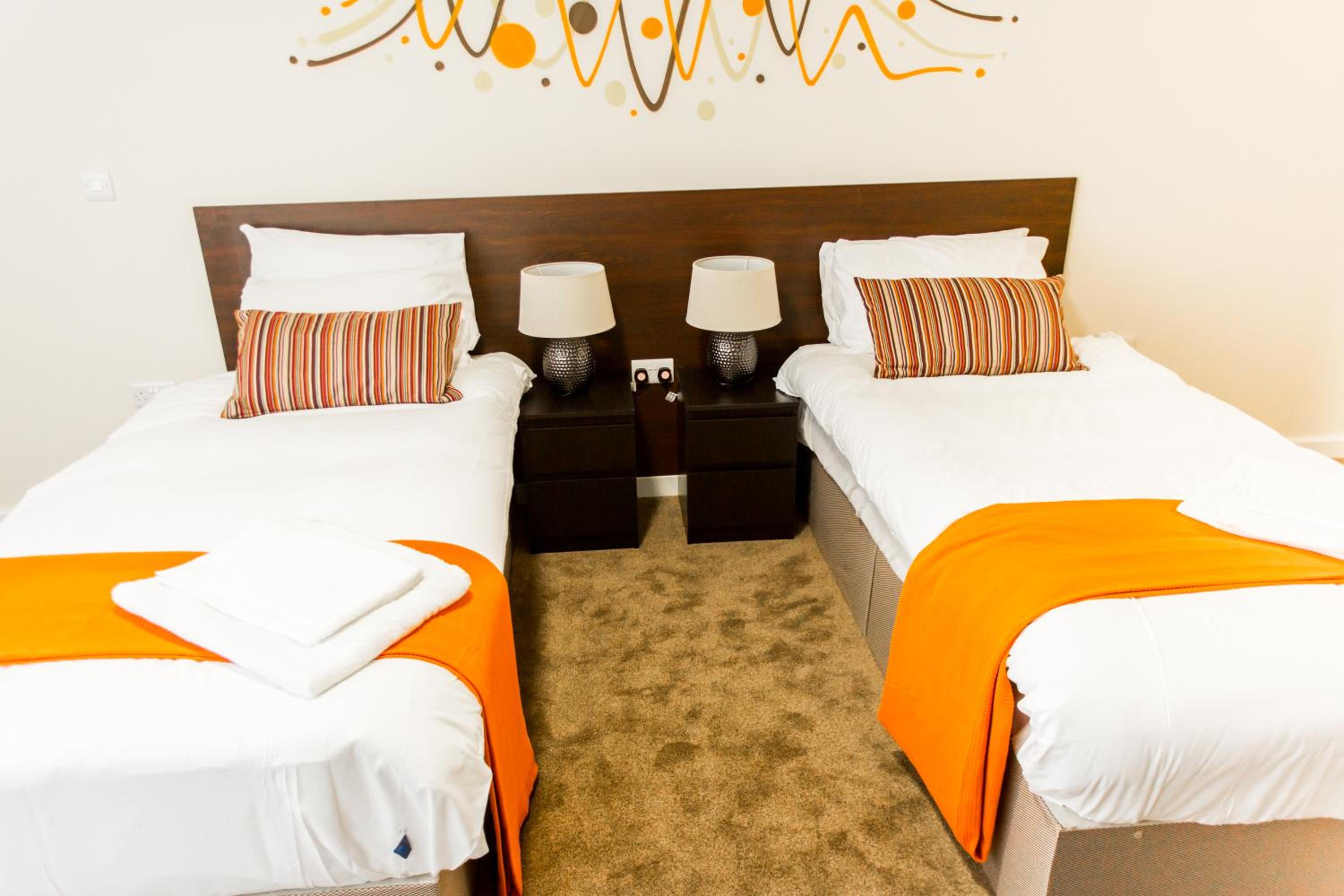Twin Room with Private Bathroom - Photo 3