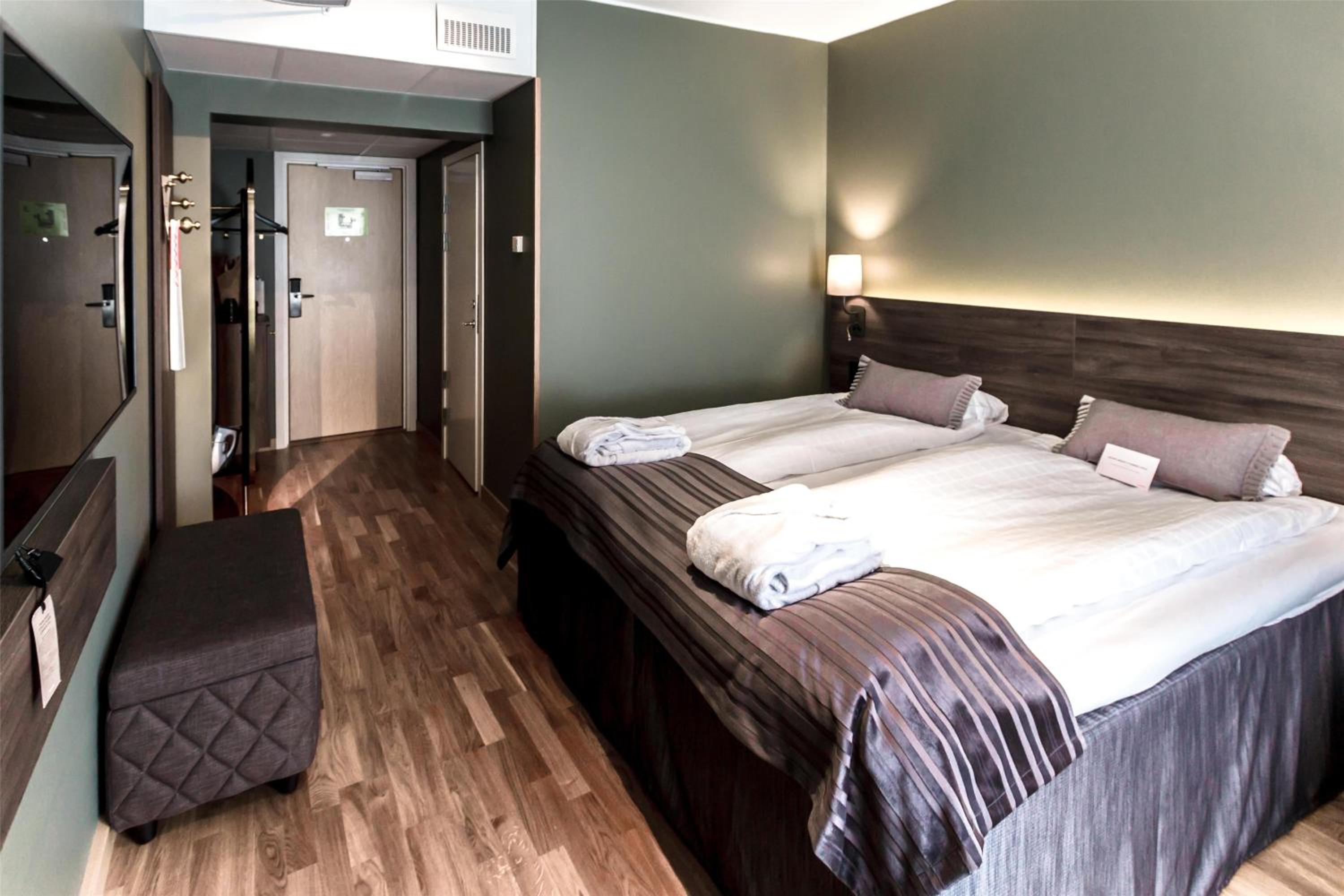 Standard King Room photo 2