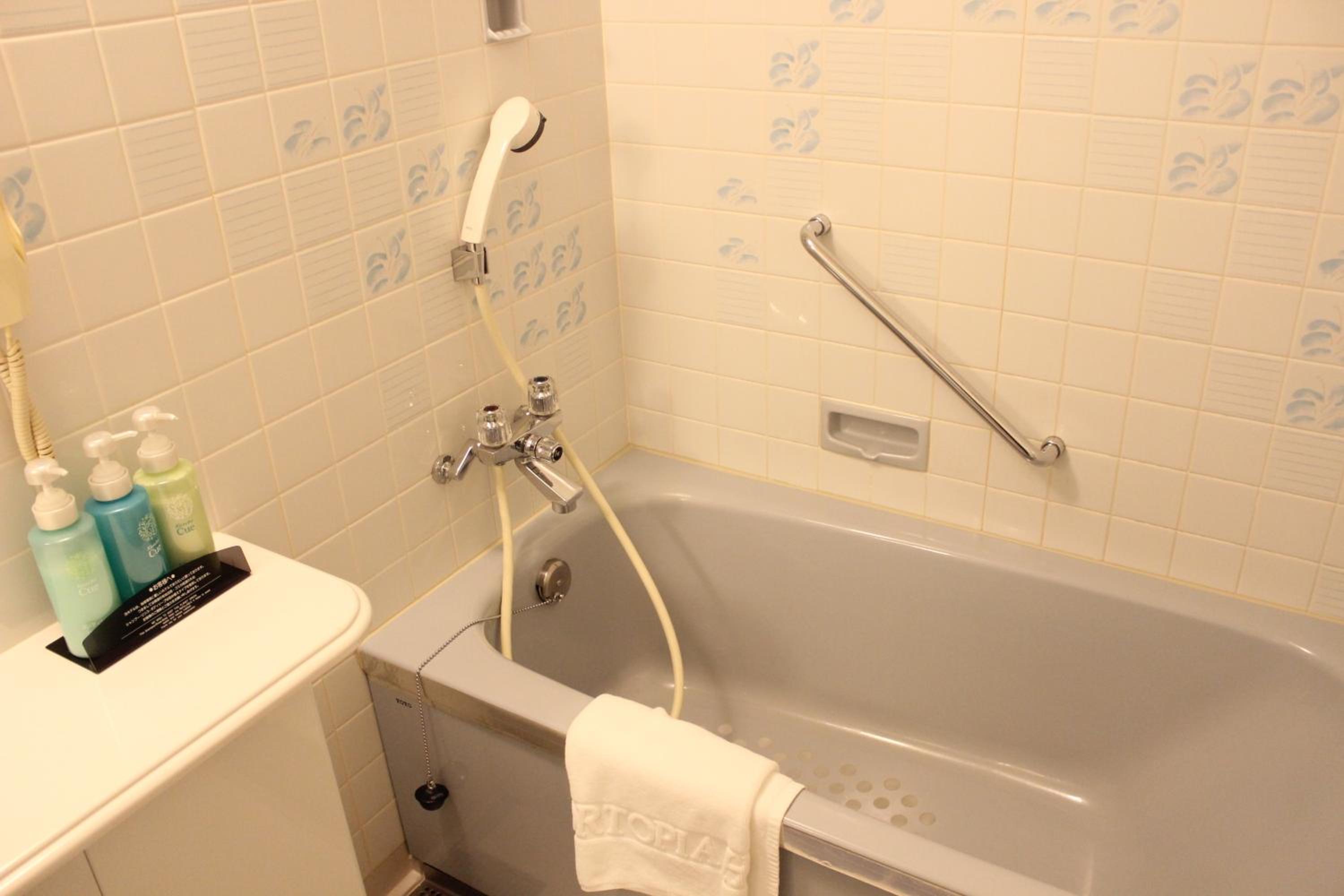 Deluxe Queen Room with Balcony - South Wing - Non-Smoking - Photo 2