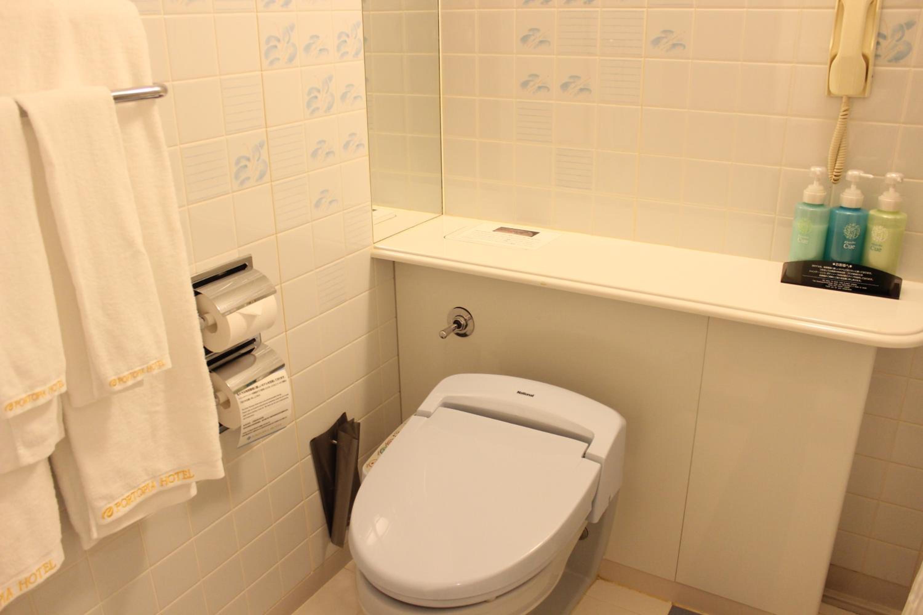 Deluxe Queen Room with Balcony - South Wing - Non-Smoking - Photo 3