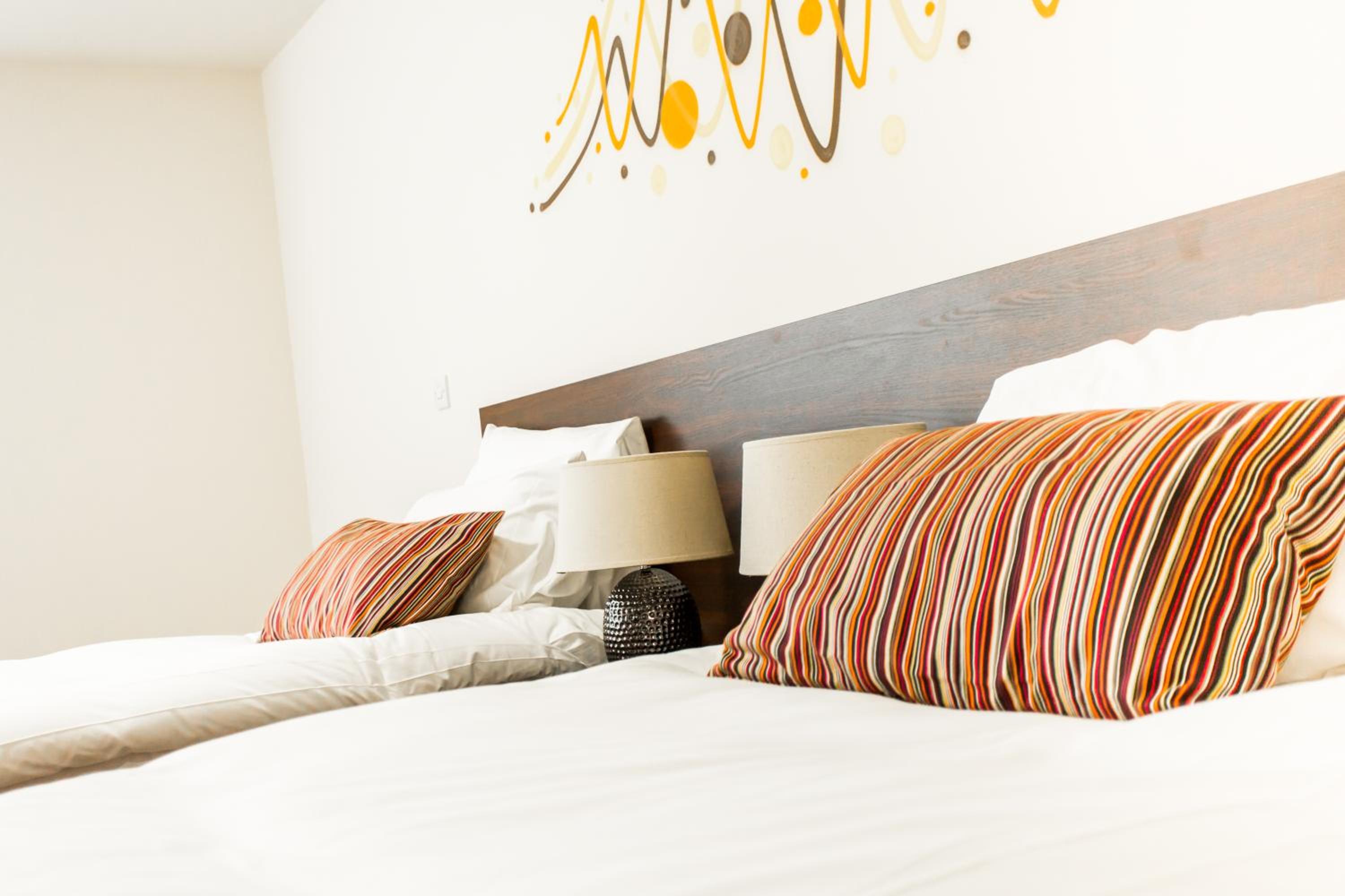 Twin Room with Private Bathroom - Photo 16