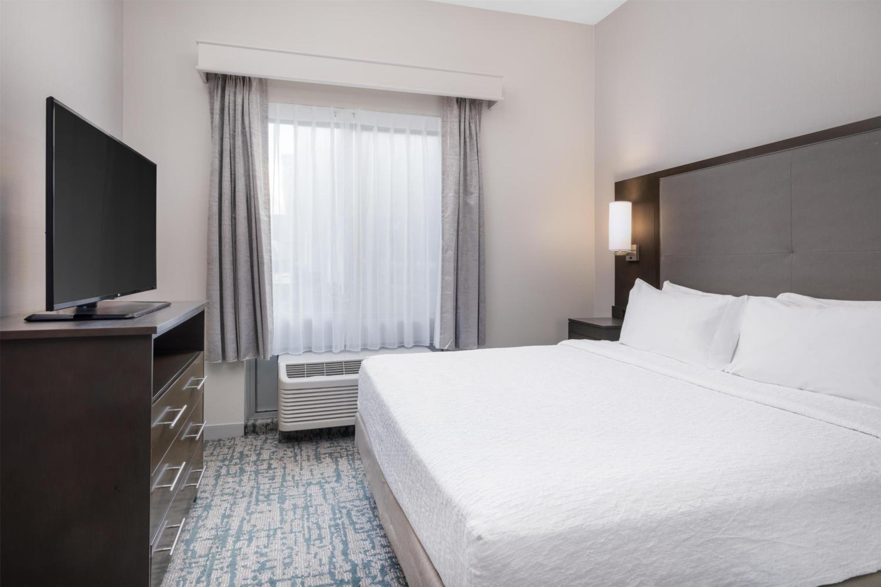 King Suite - Hearing Access/Non-Smoking