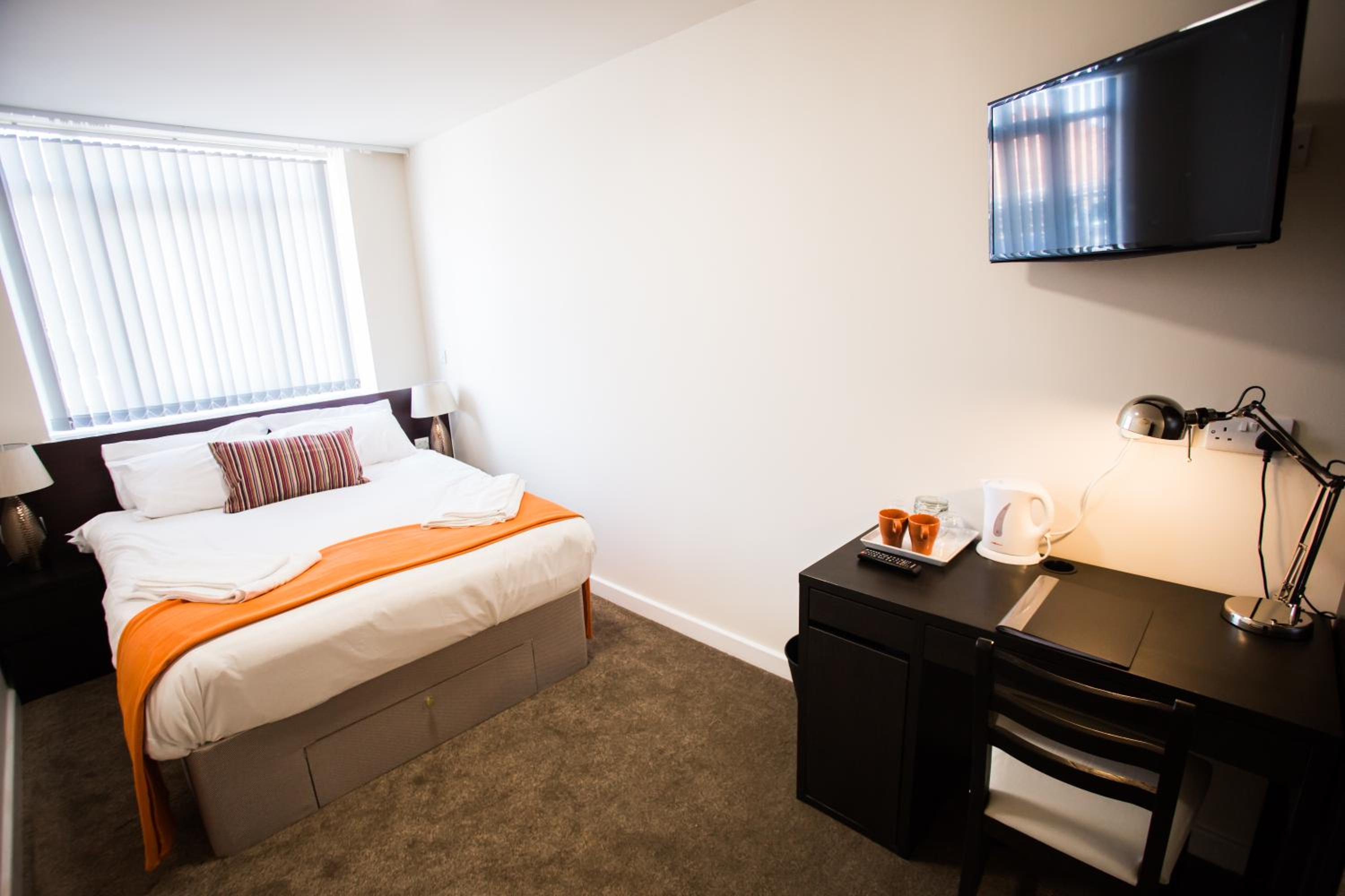 Double Room with Private Bathroom - Photo 2
