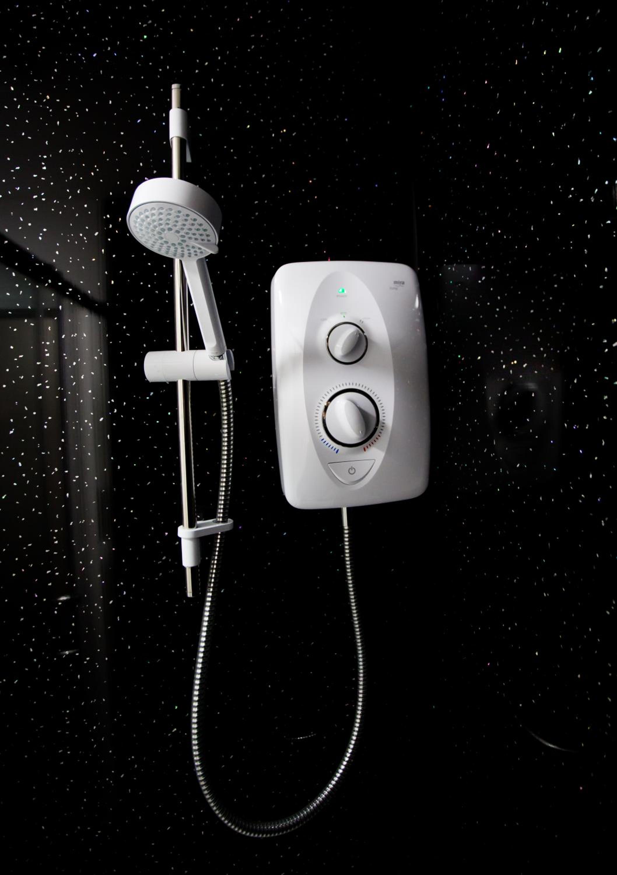 Double Room with Private Bathroom - Photo 8