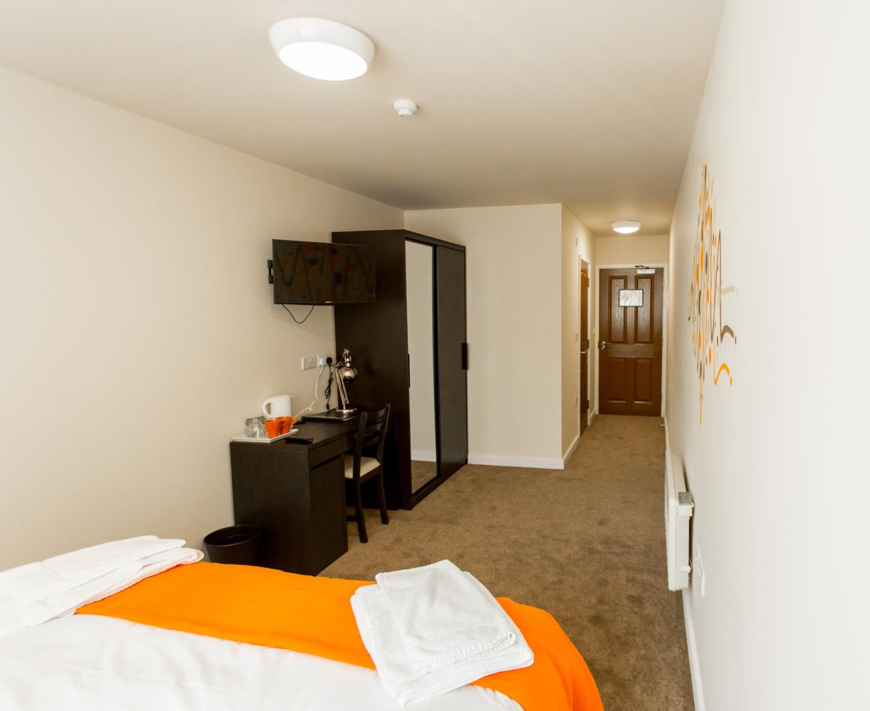 Double Room with Private Bathroom - Photo 7