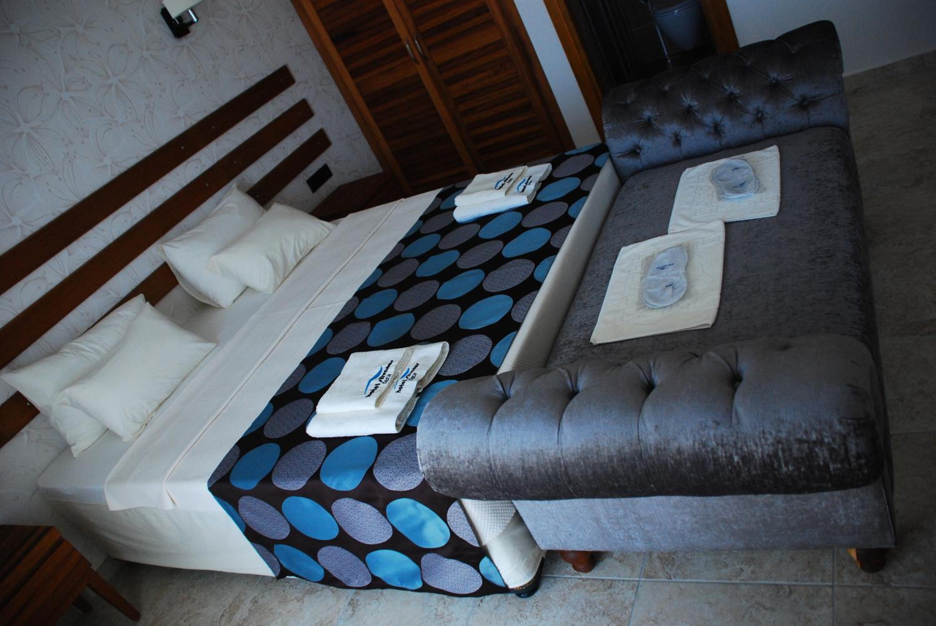 Standard Double or Twin Room photo 3