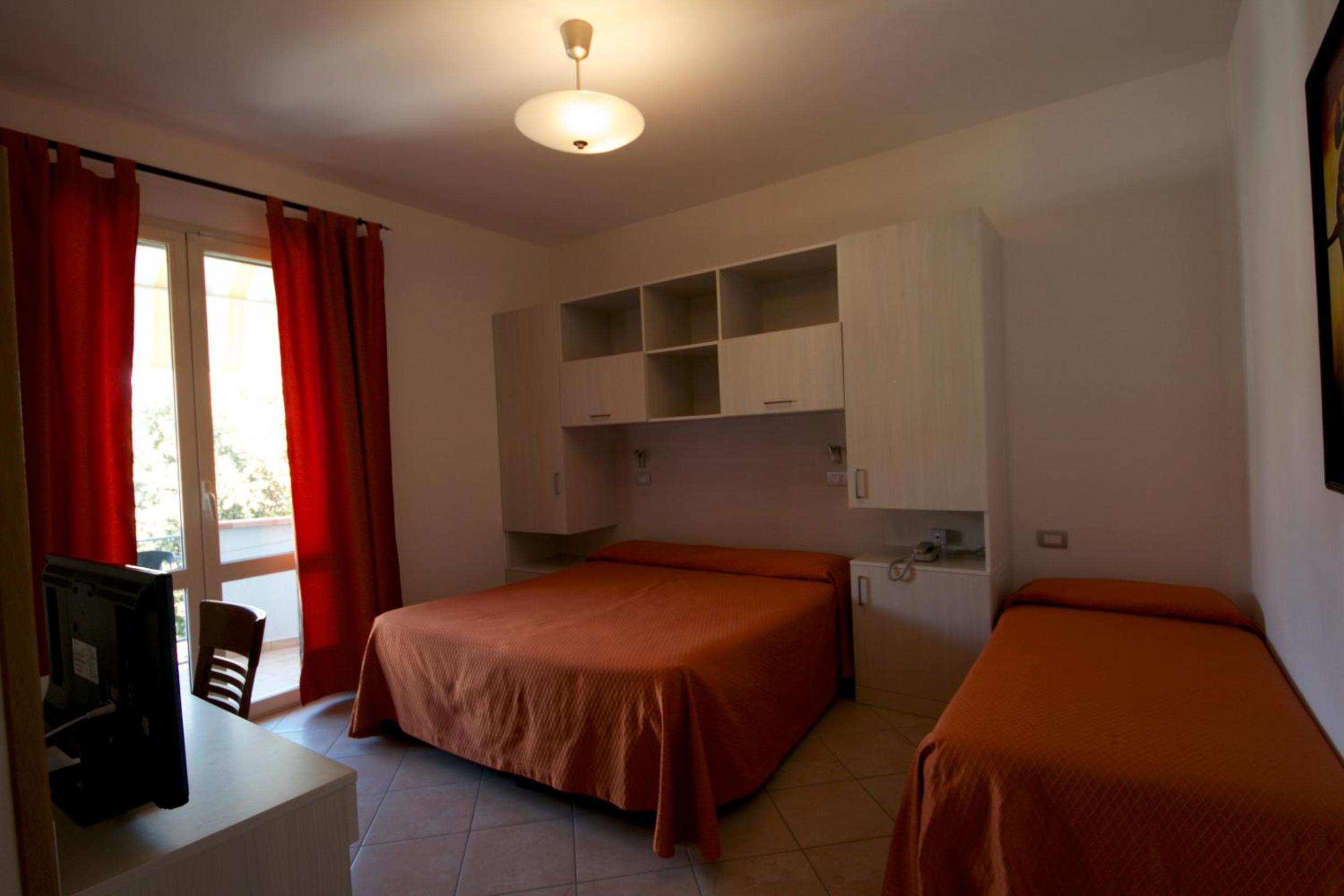 Double Room with Extra Bed (3 Adults) photo 1