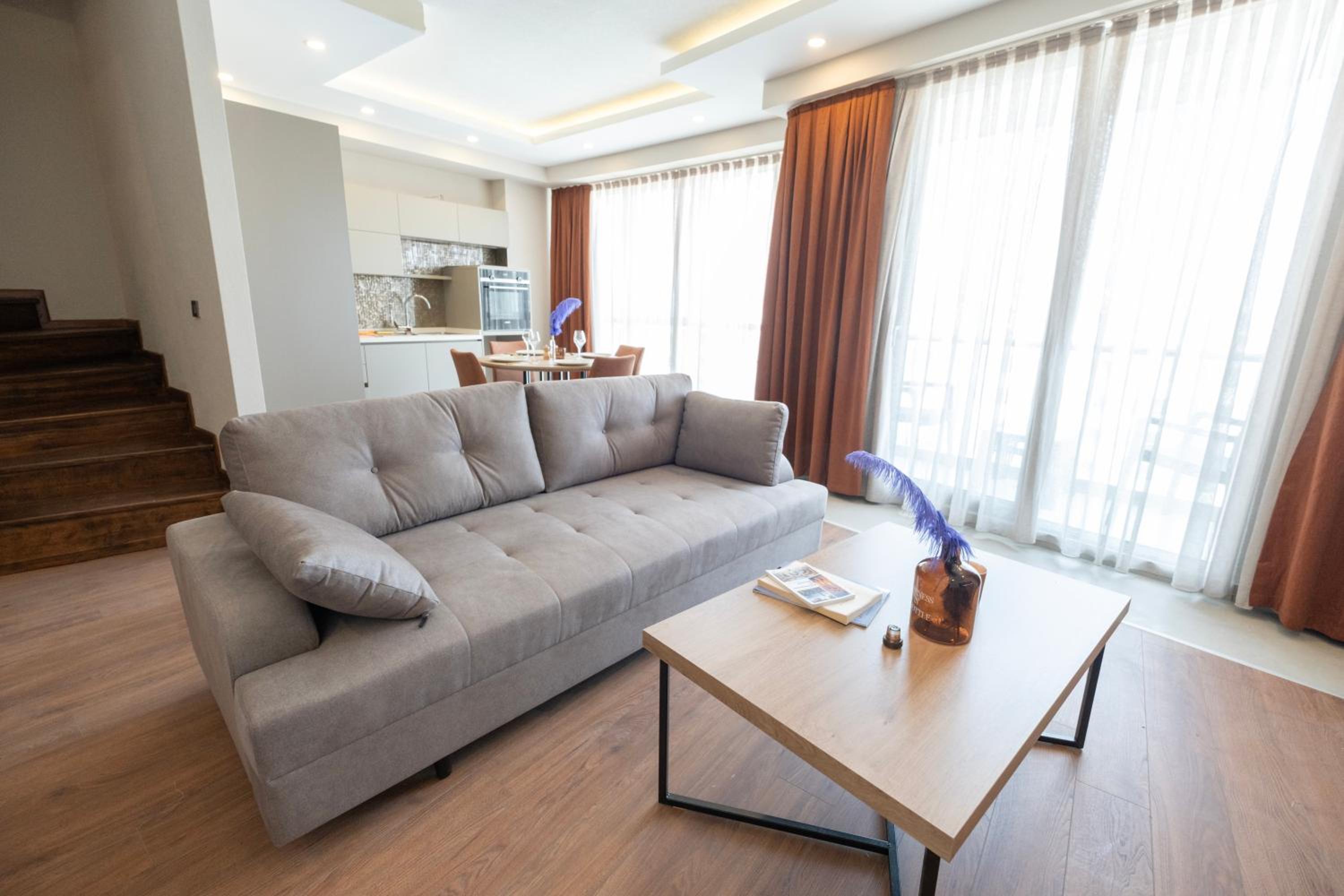 Presidential Suite thumbnail 5