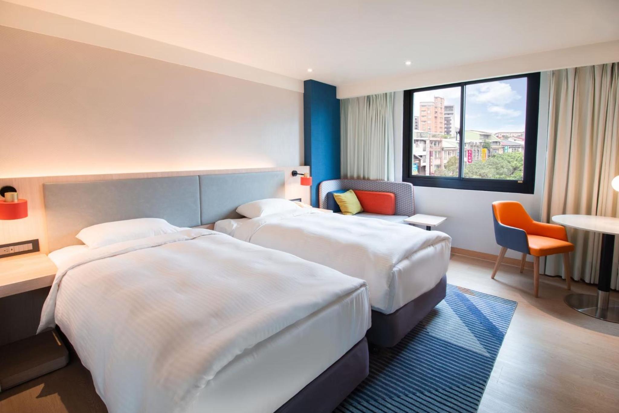 Standard Twin Room with City View