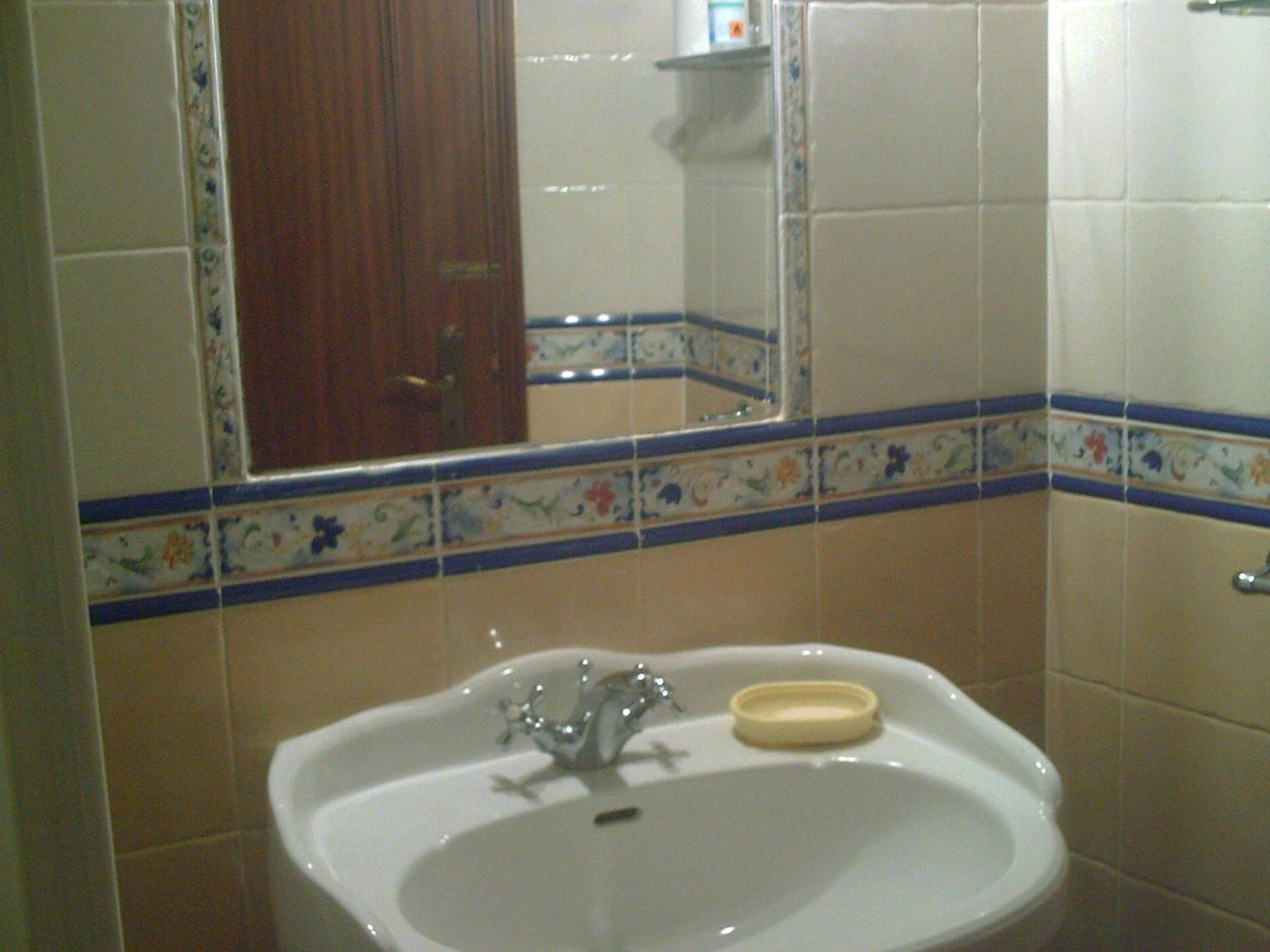 Twin Room with Shared Bathroom photo 3
