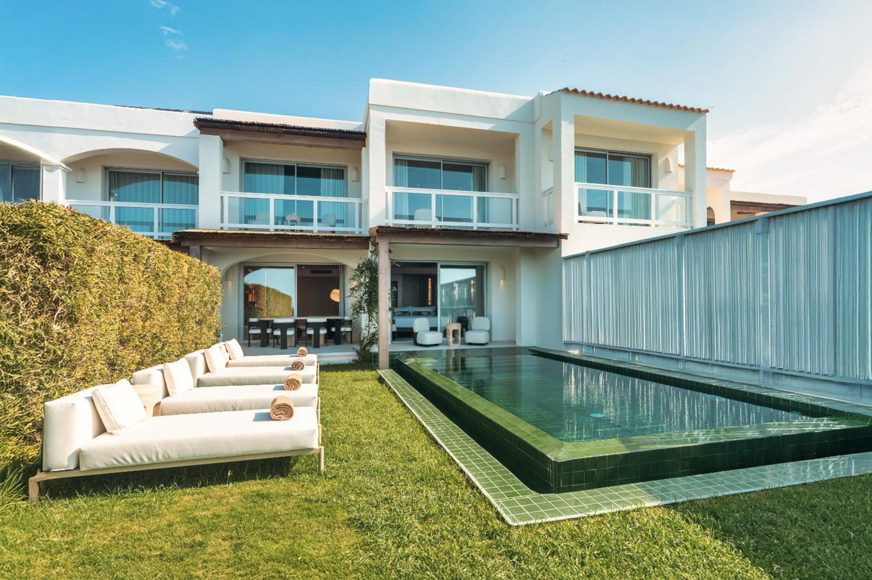 Cherry Vista Suite with Private Pool- Entrance to Pacha Club Included