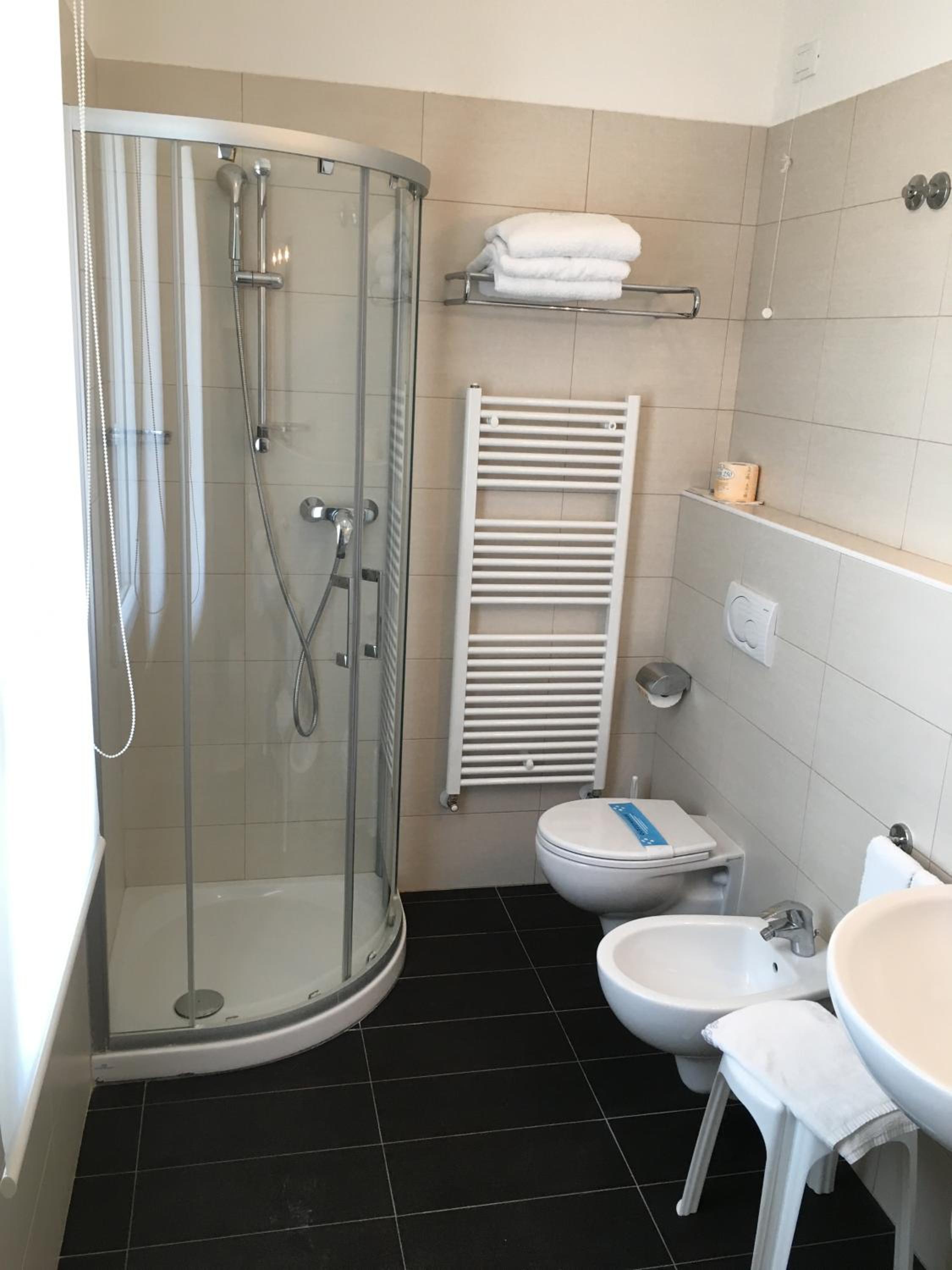 Deluxe Double Room - Photo 10