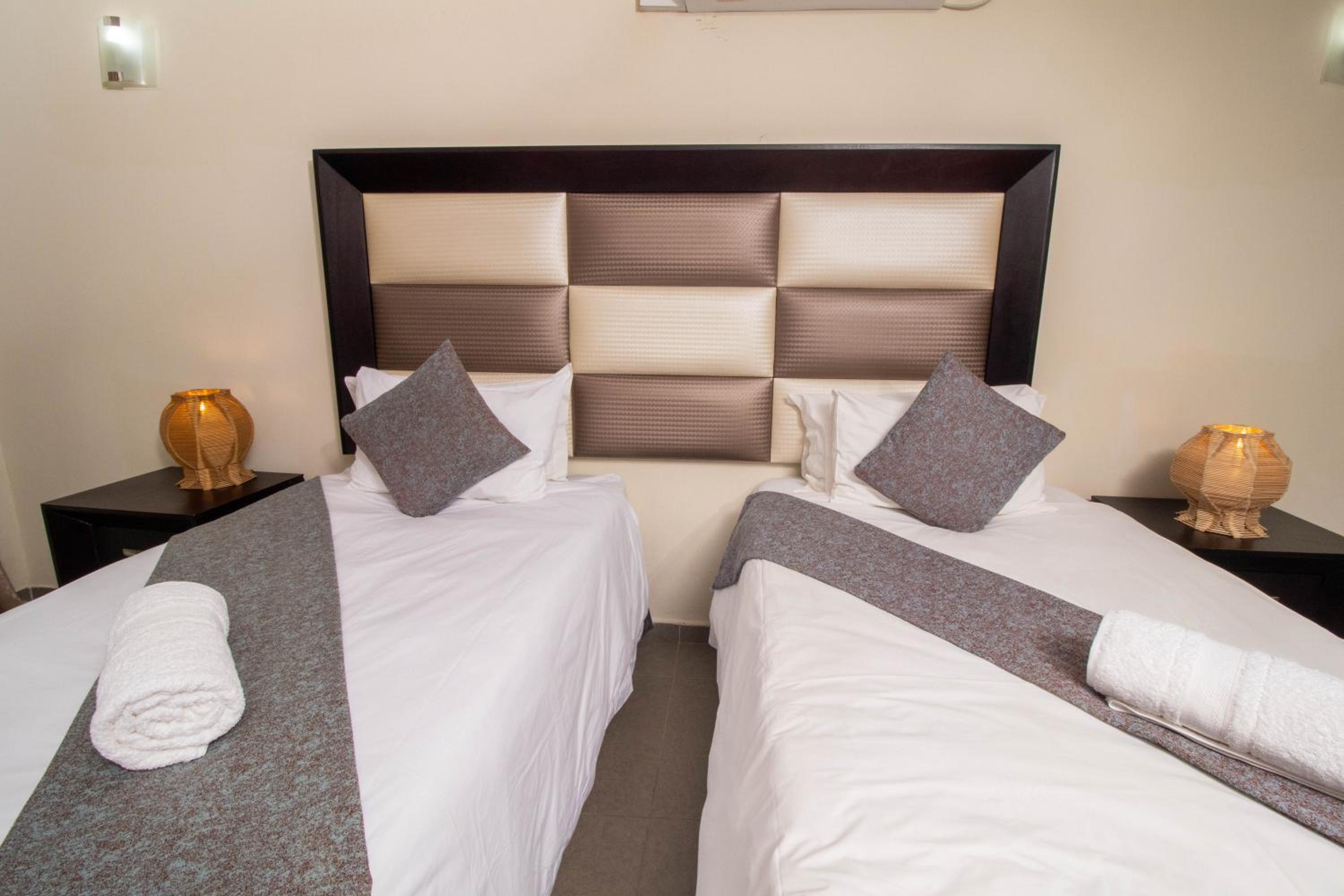 Twin Room - Photo 2