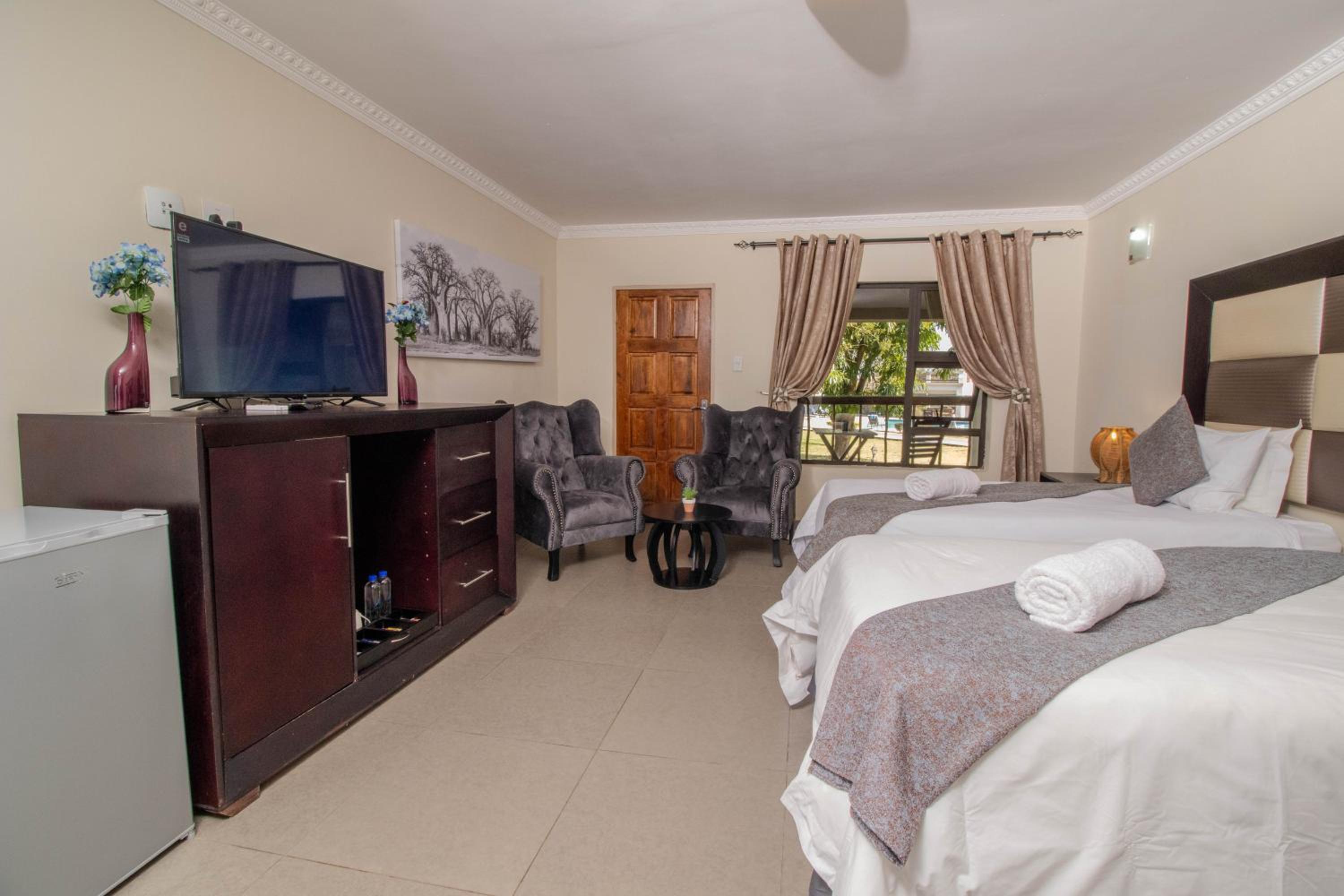 Twin Room - Photo 3