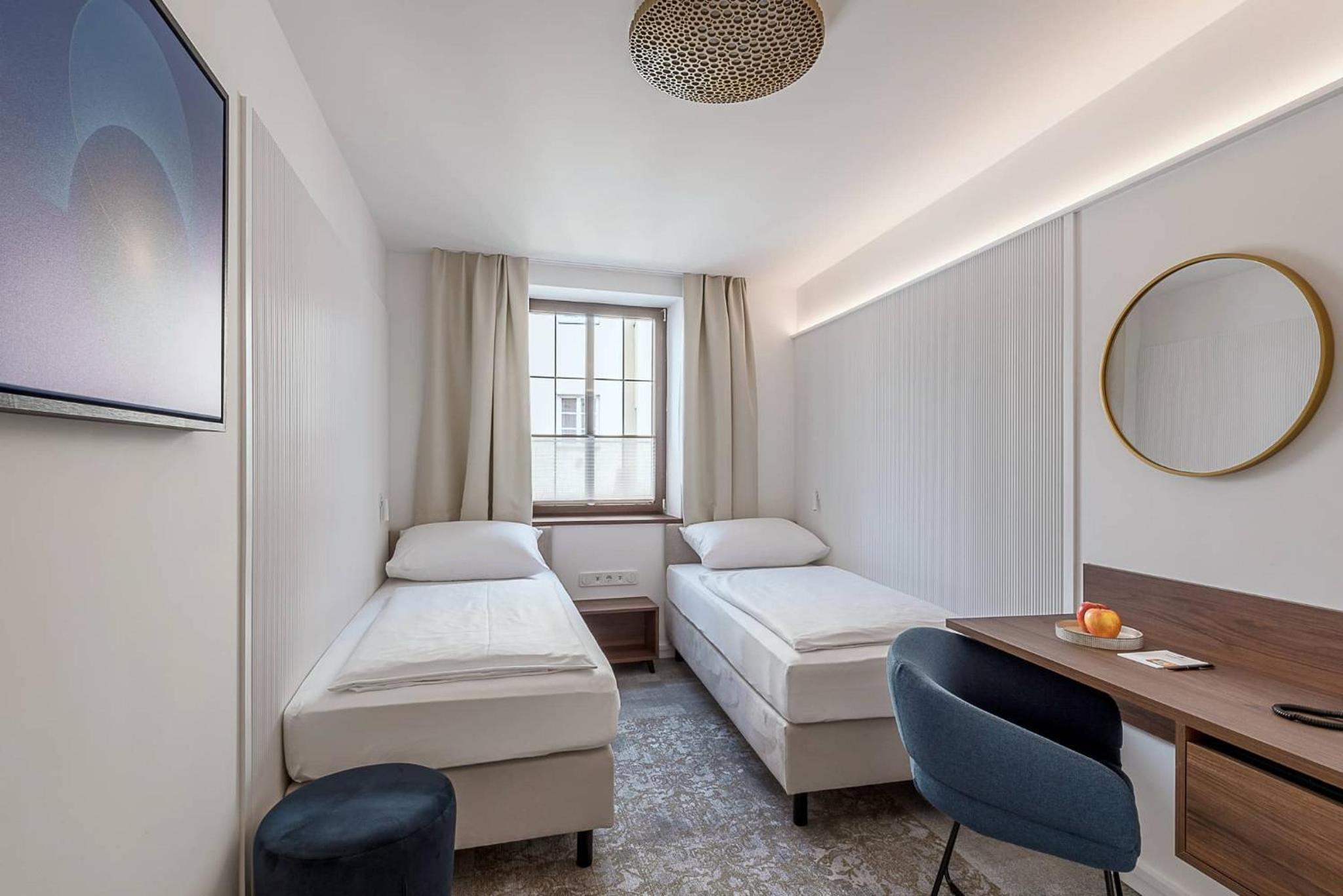 Twin Room - Photo 7
