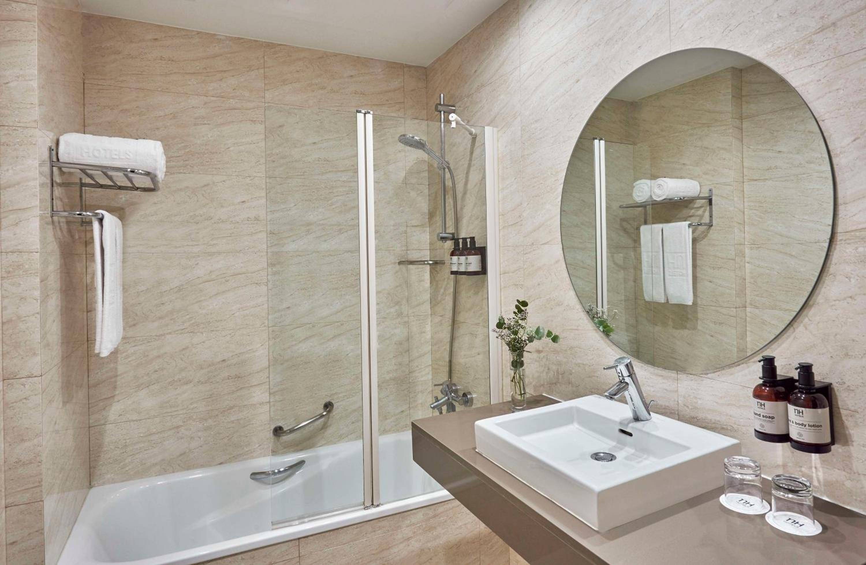 Junior Suite with Terrace and Extra Bed - Photo 2
