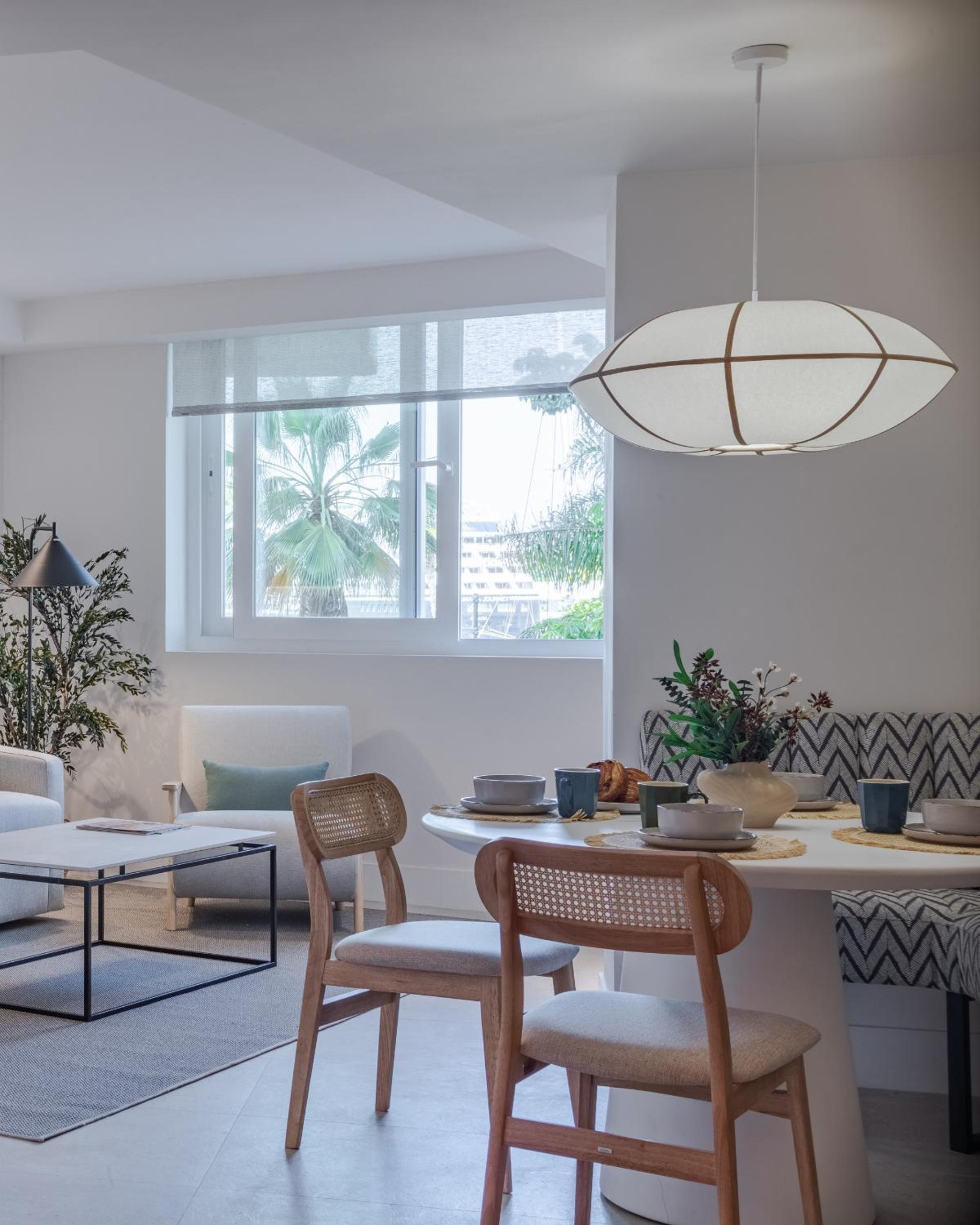Deluxe One-Bedroom Apartment