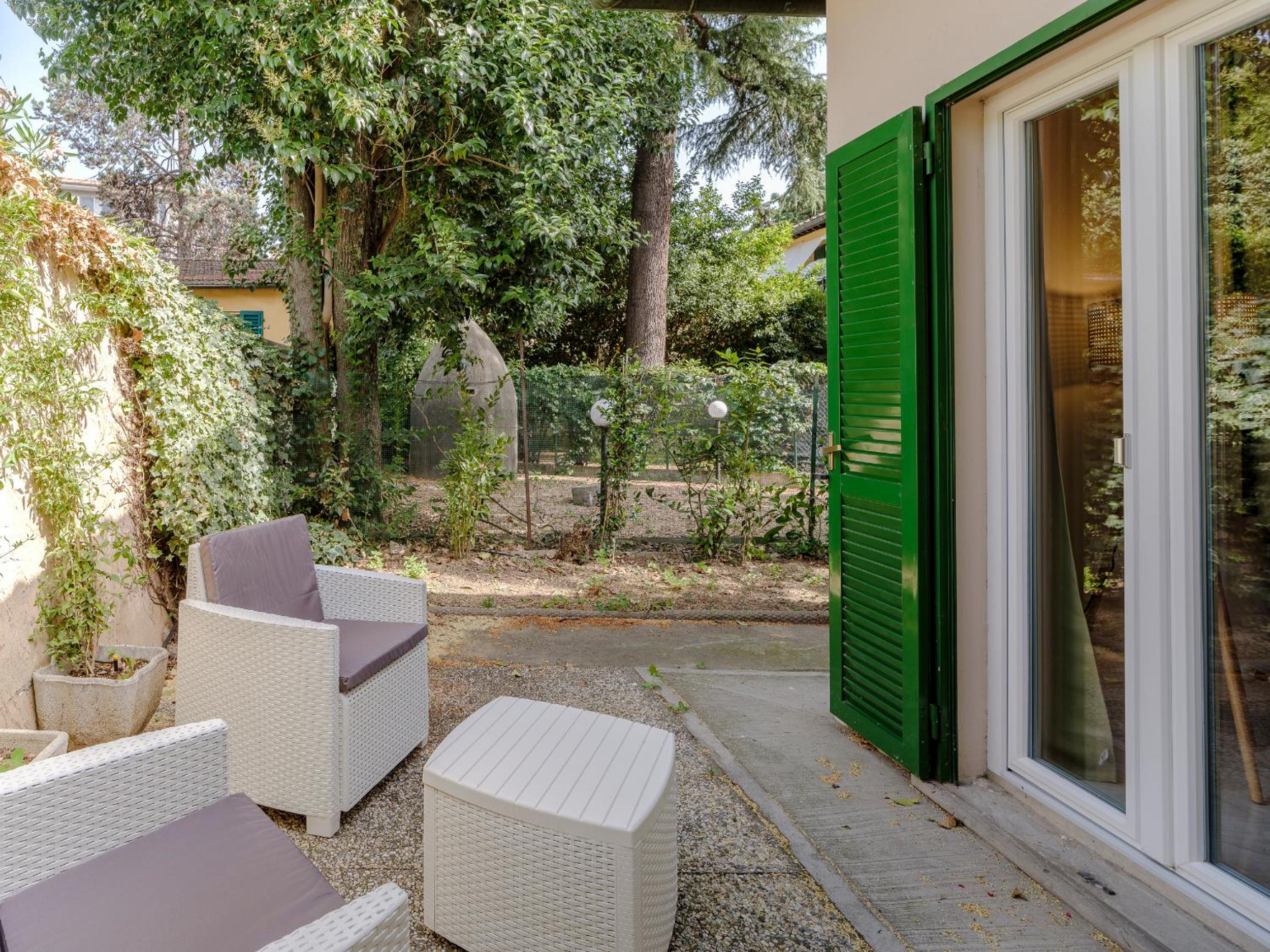 Deluxe Two-Bedroom Apartment with Garden View photo 2