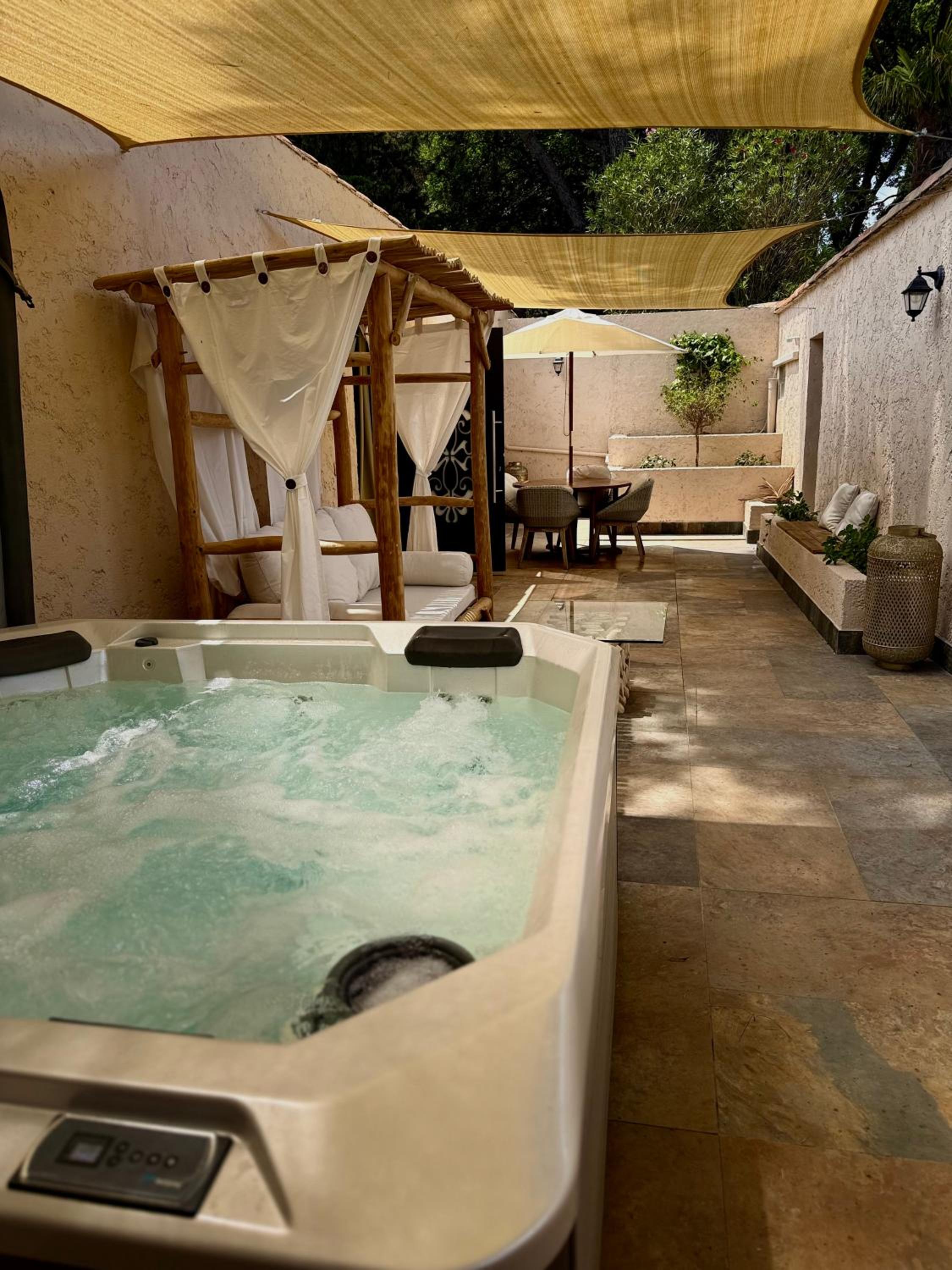 Suite with Hot Tub