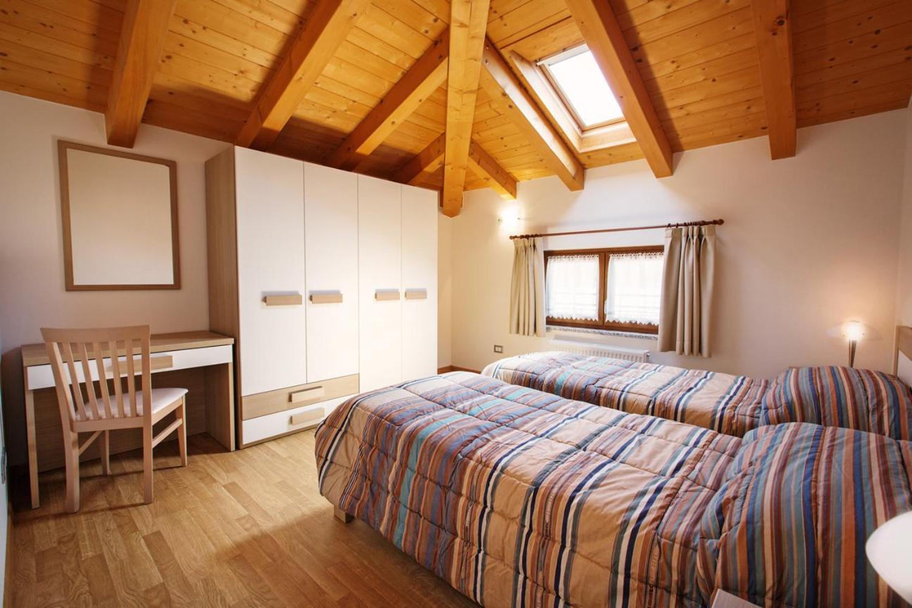 Three-Bedroom Apartment with Mountain View photo 3