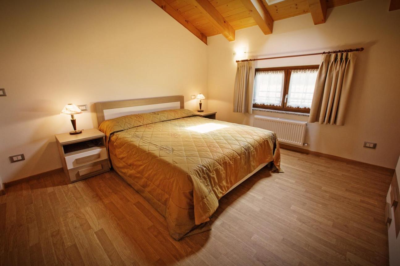 Three-Bedroom Apartment with Mountain View photo 3