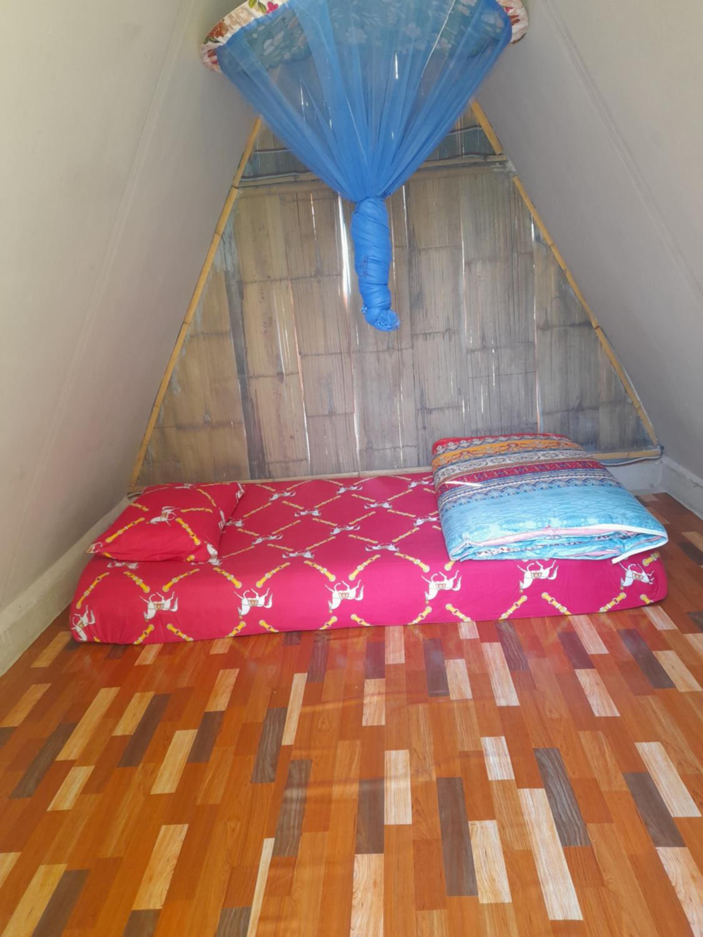 Single Room with Shared Toilet