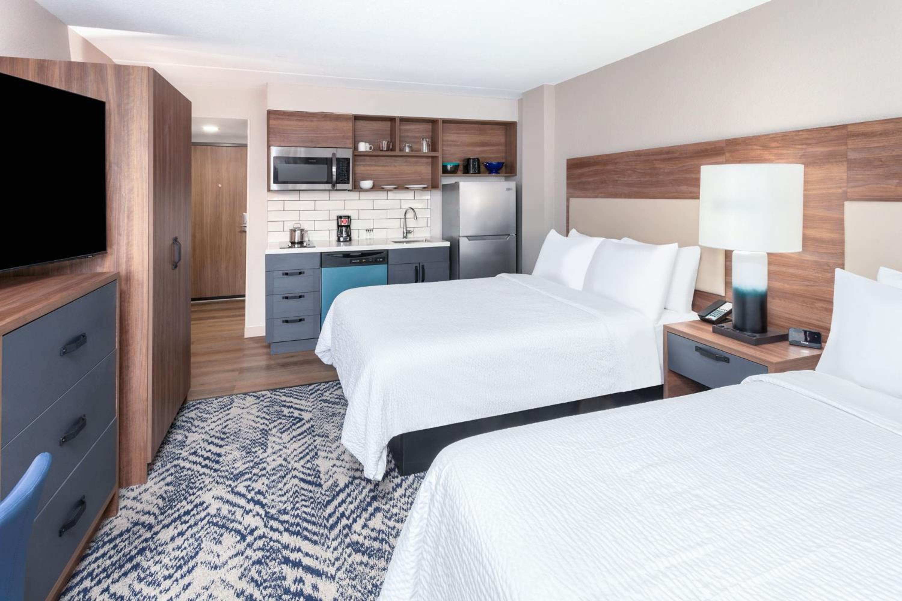 Studio Suite with Two Queen Beds - Photo 3