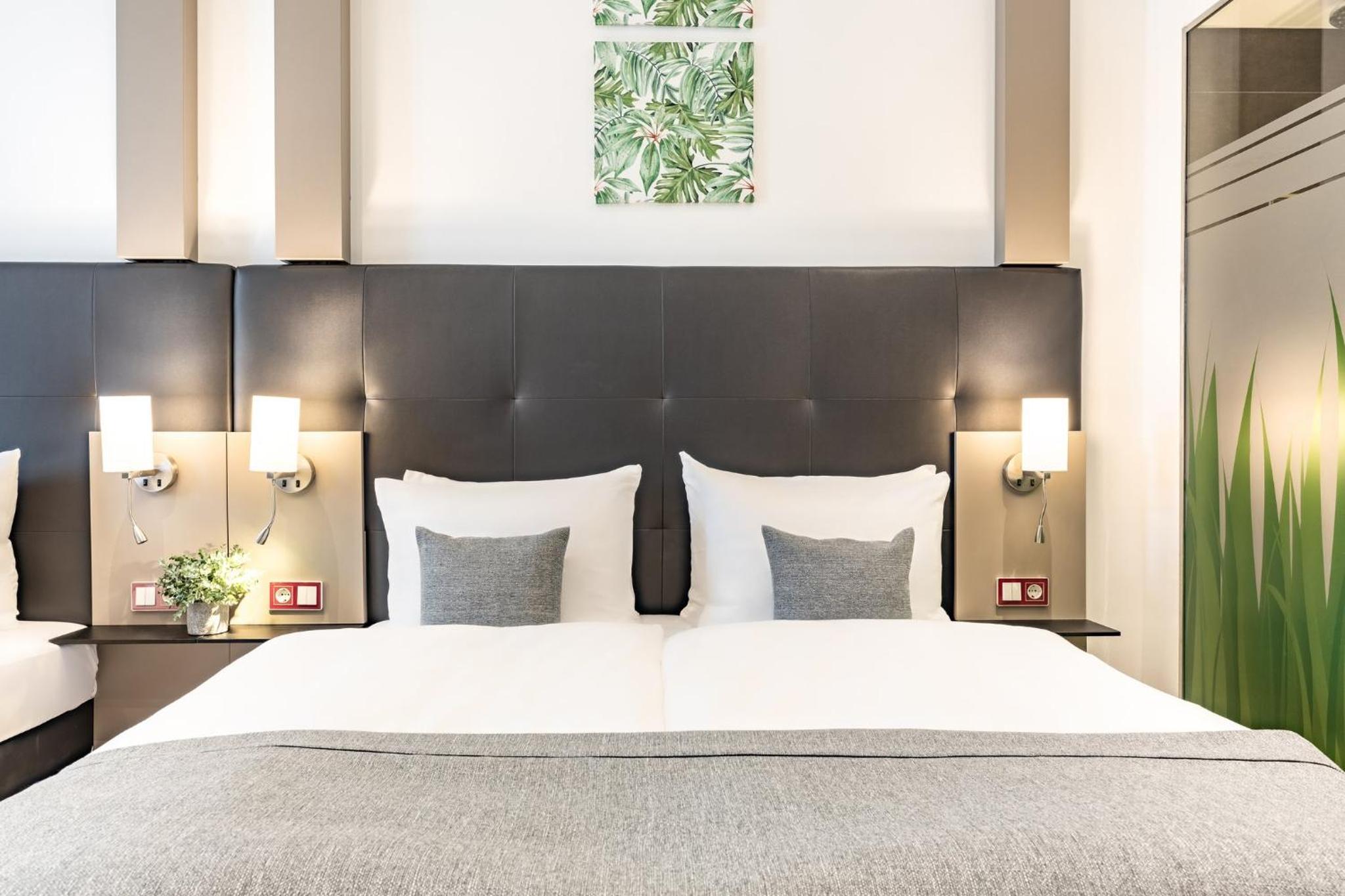 Premium Family Room with Two King Beds photo 3