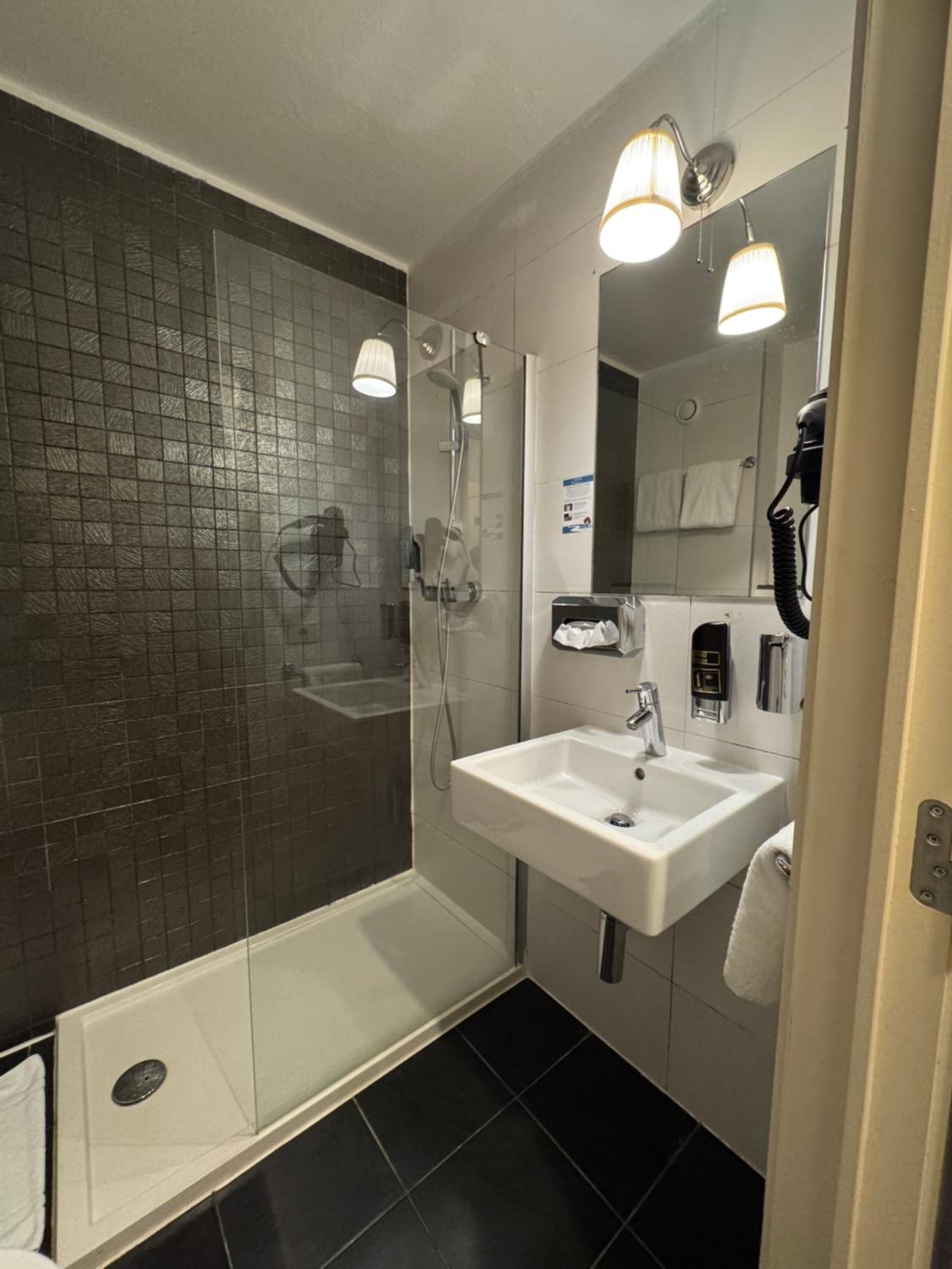 Single Room photo 3