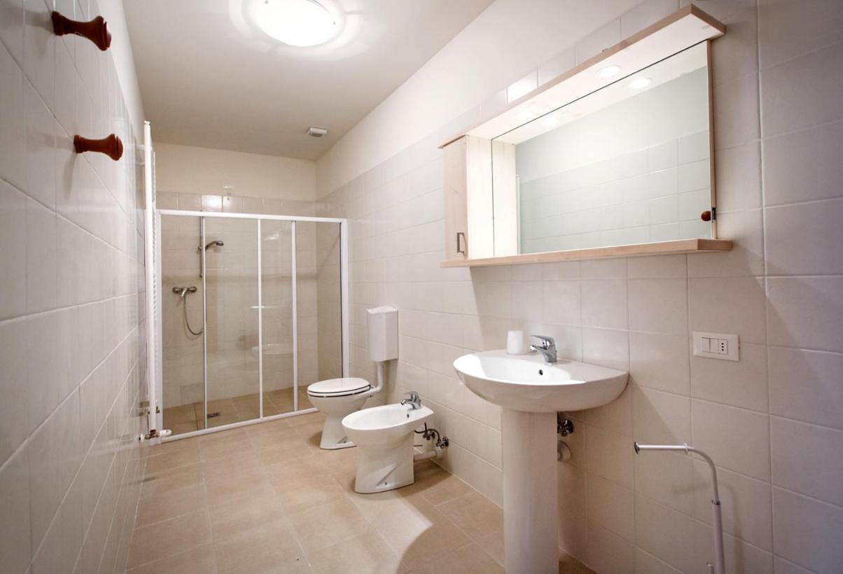 One-Bedroom Apartment (4-5 Adults) photo 2