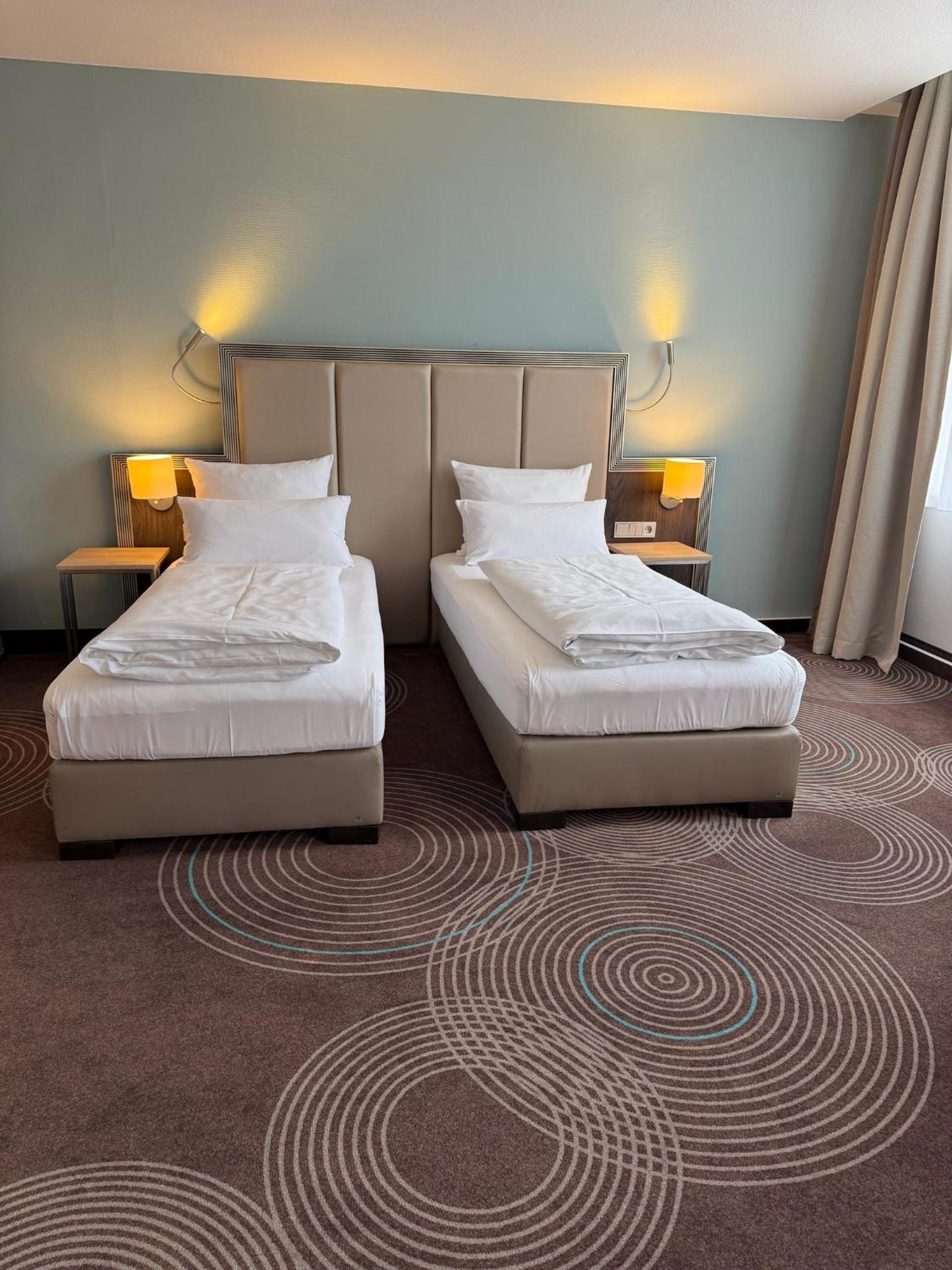 Premium Twin Room - Photo 7