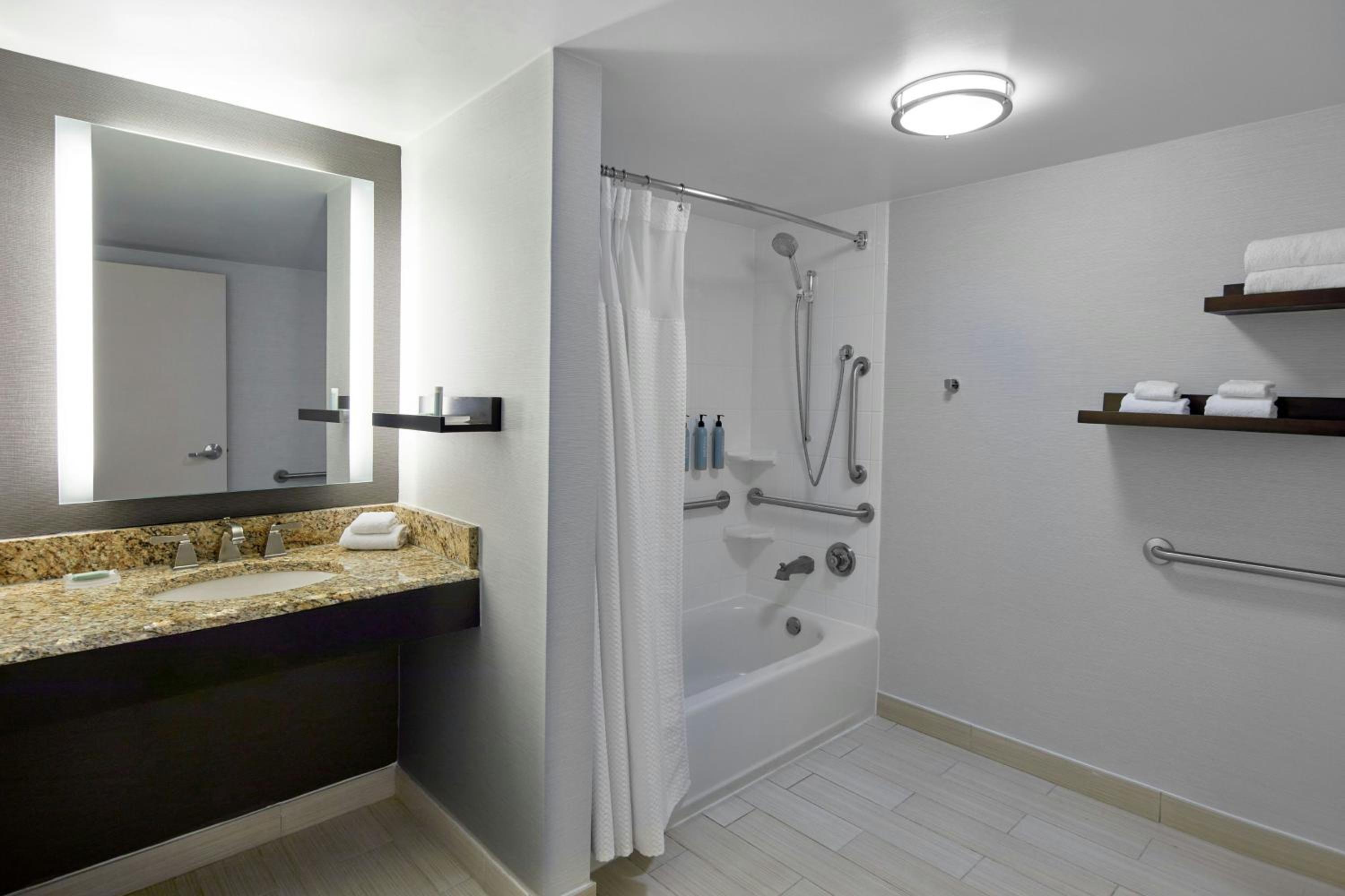 Double Room with Two Double Beds and Adapted Tub - Mobility and Hearing Accessible photo 3