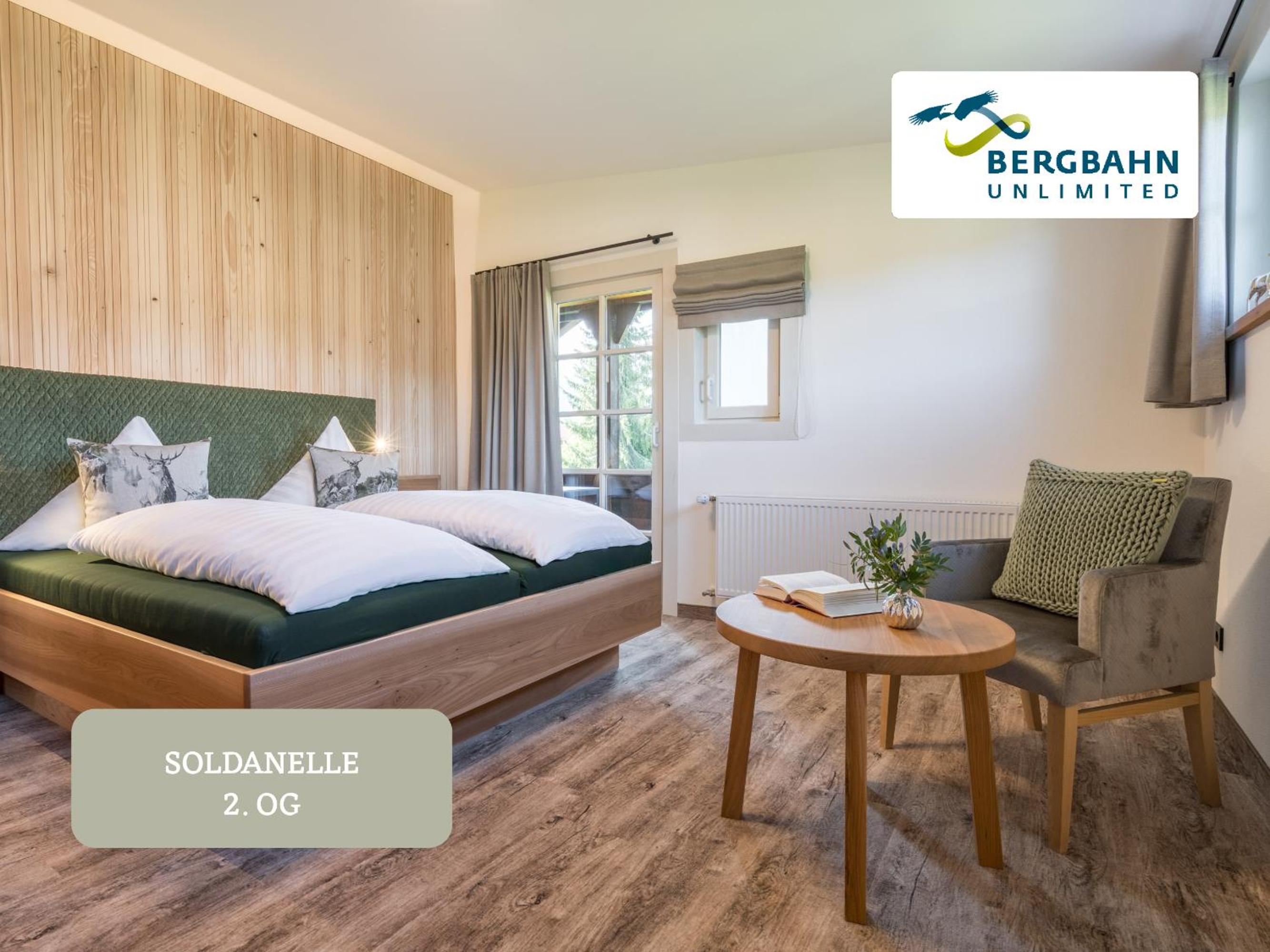 One-Bedroom Apartment with Balcony and Mountain View   photo 1